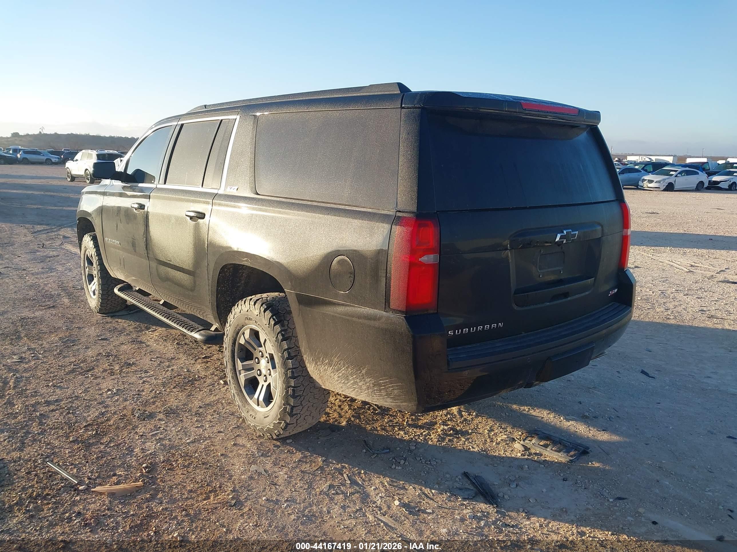 CHEVROLET SUBURBAN image 3