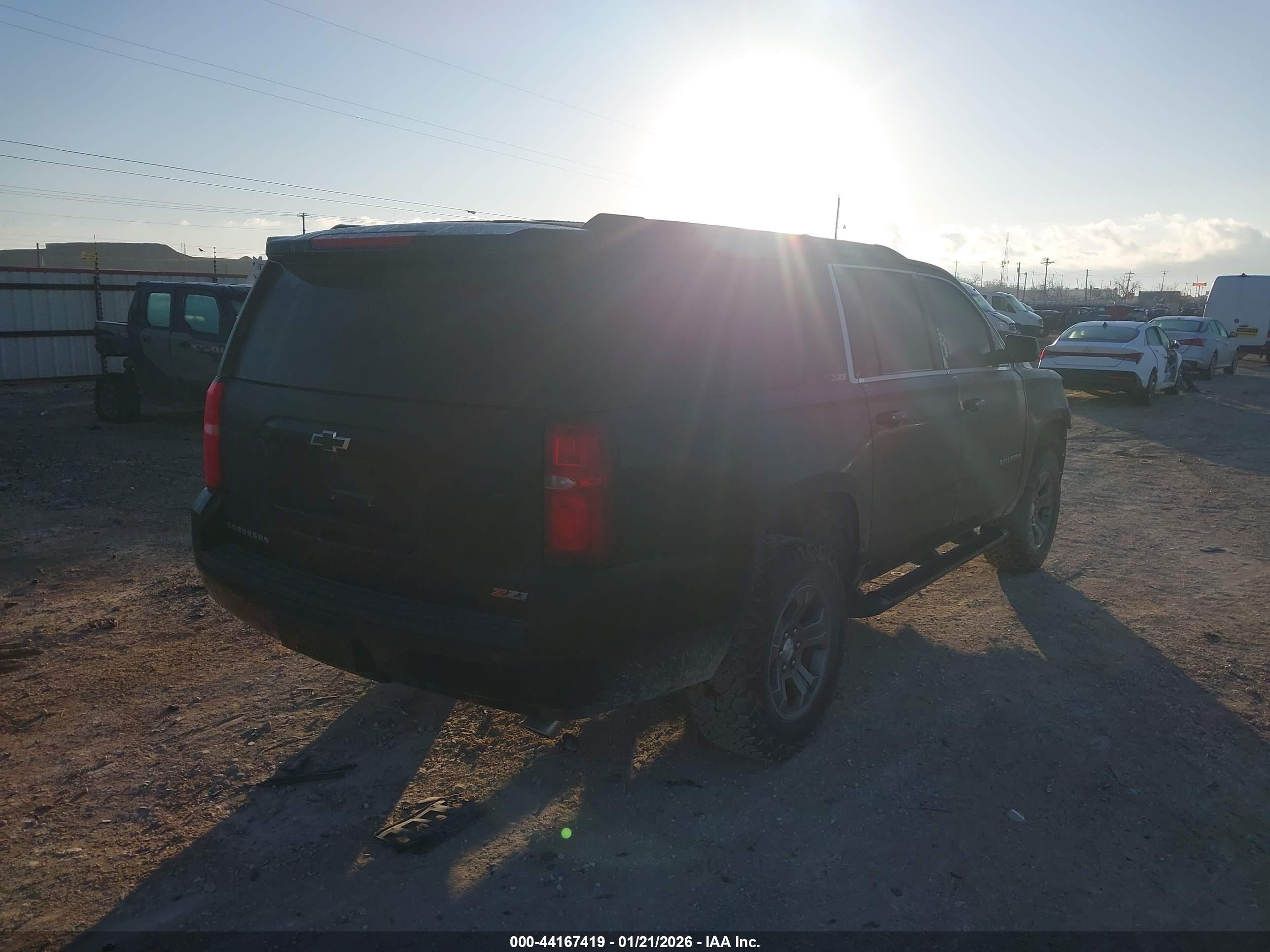 CHEVROLET SUBURBAN image 4