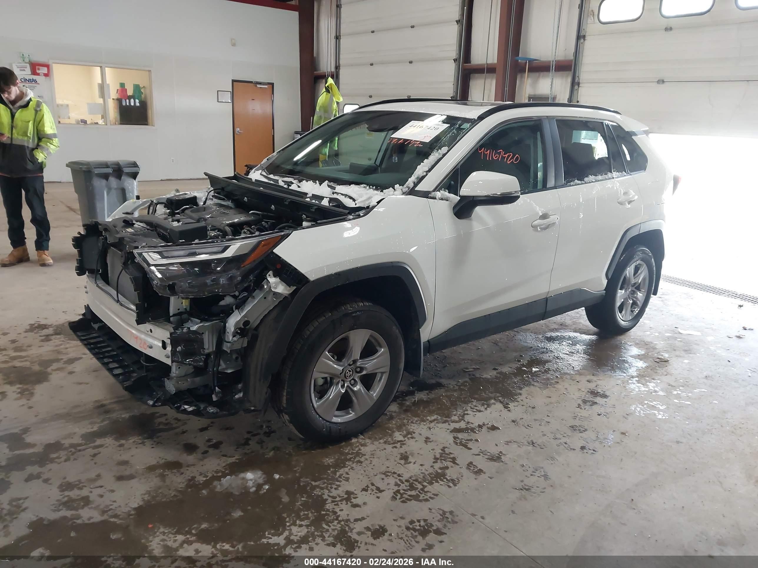 TOYOTA RAV4 image 2