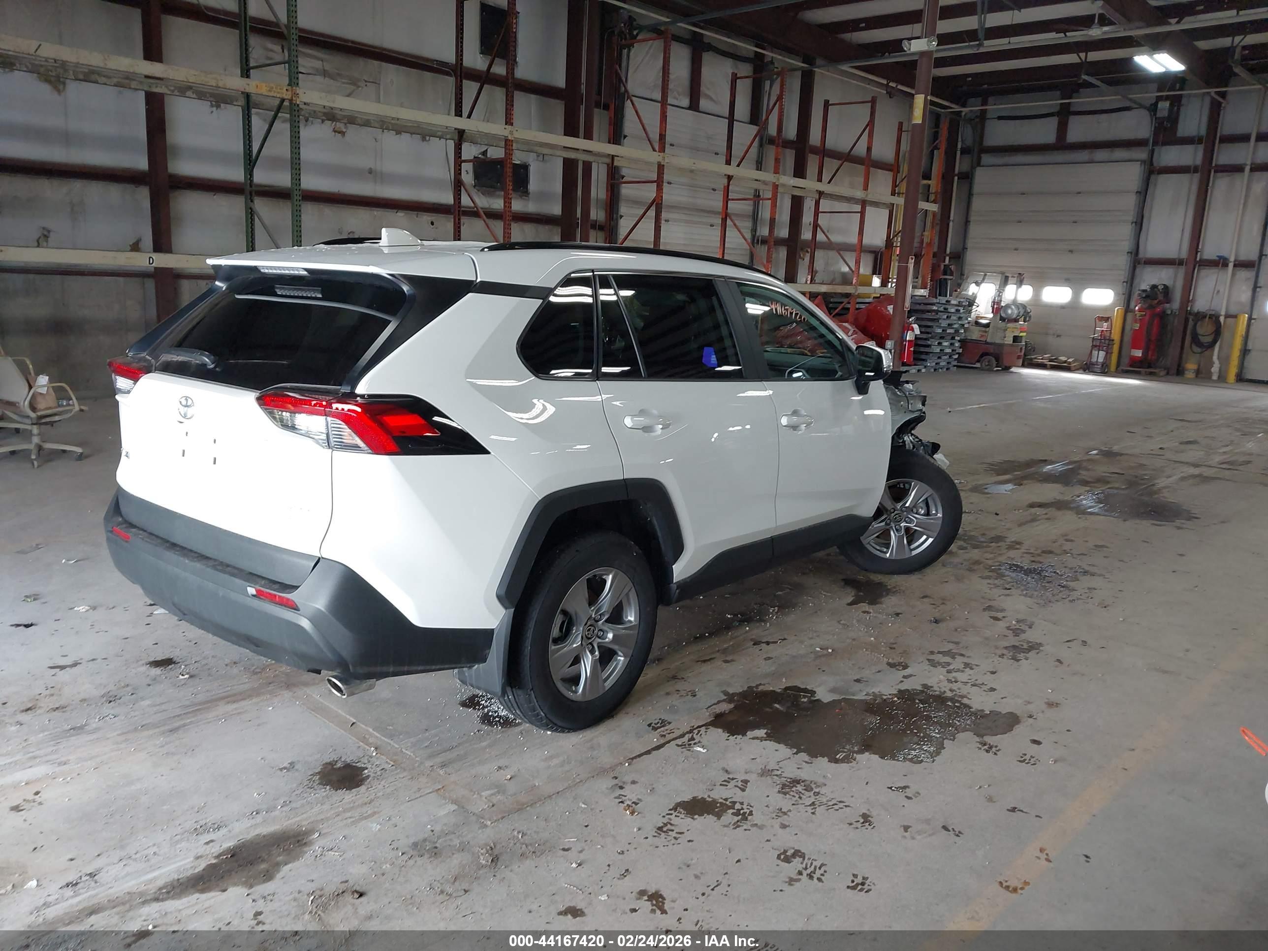 TOYOTA RAV4 image 4