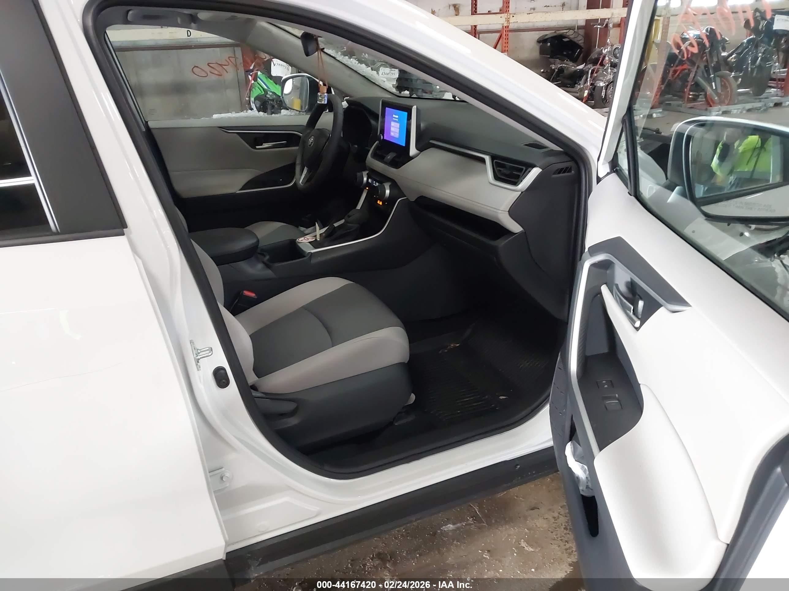 TOYOTA RAV4 image 5