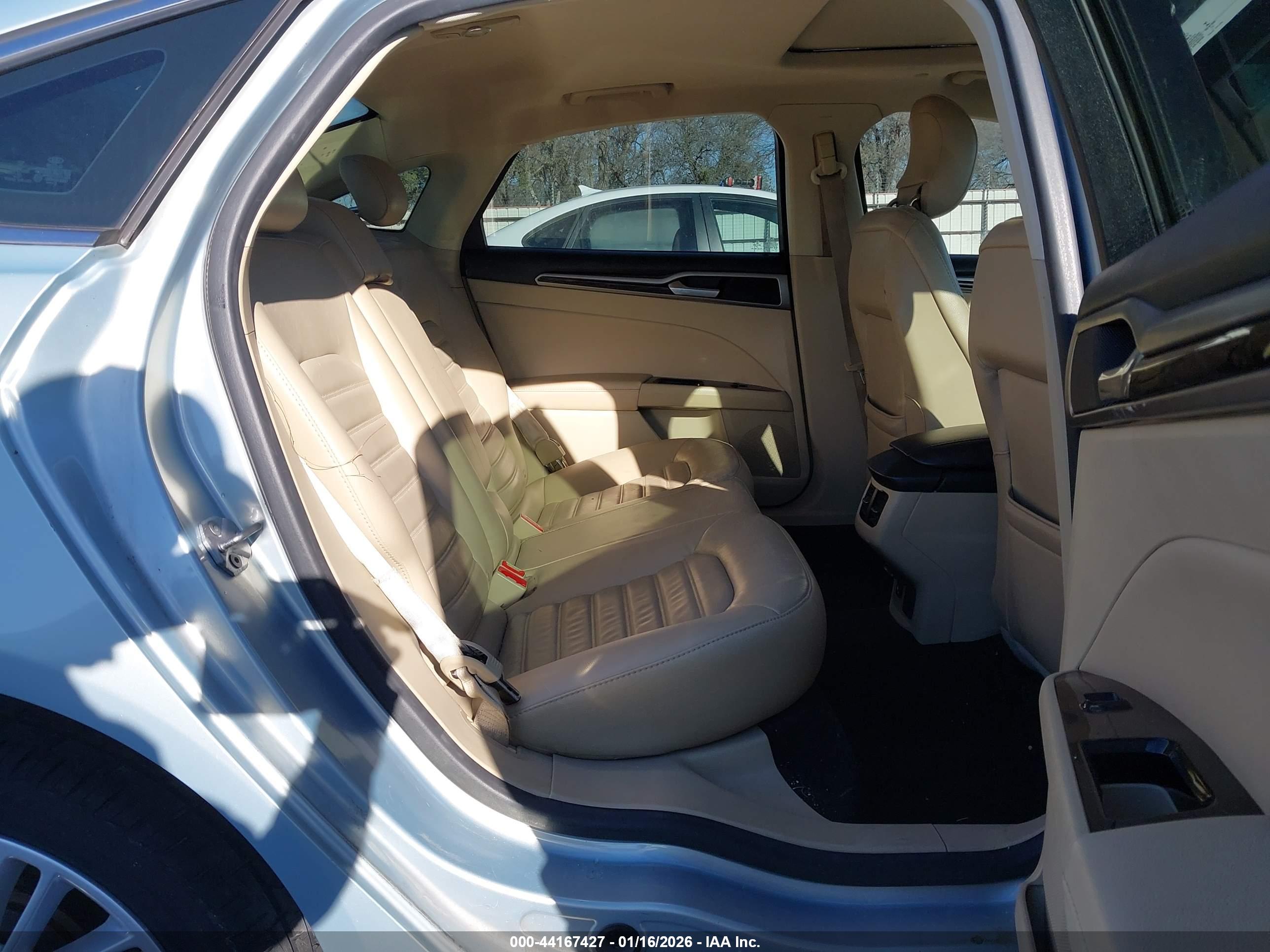 FORD FUSION image 8