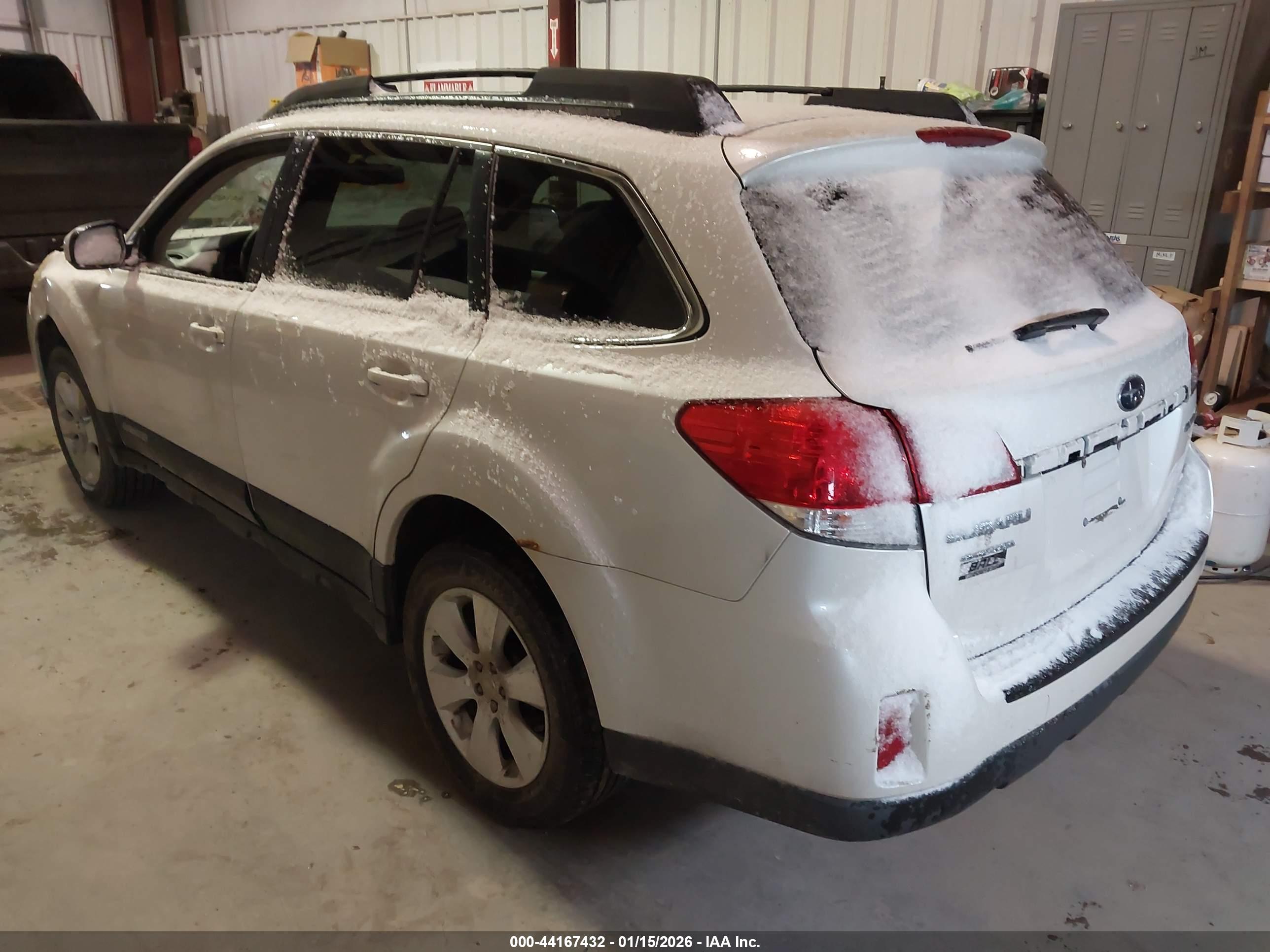 SUBARU OUTBACK image 3