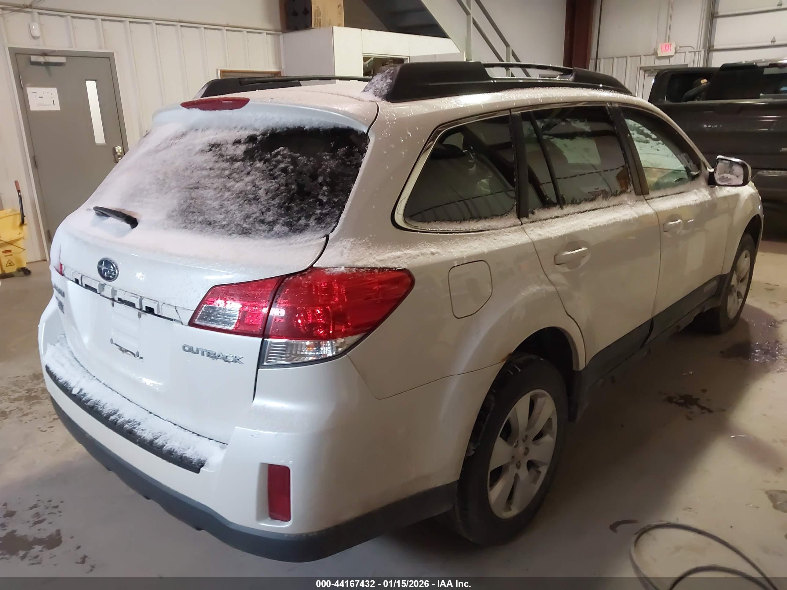 SUBARU OUTBACK image 4