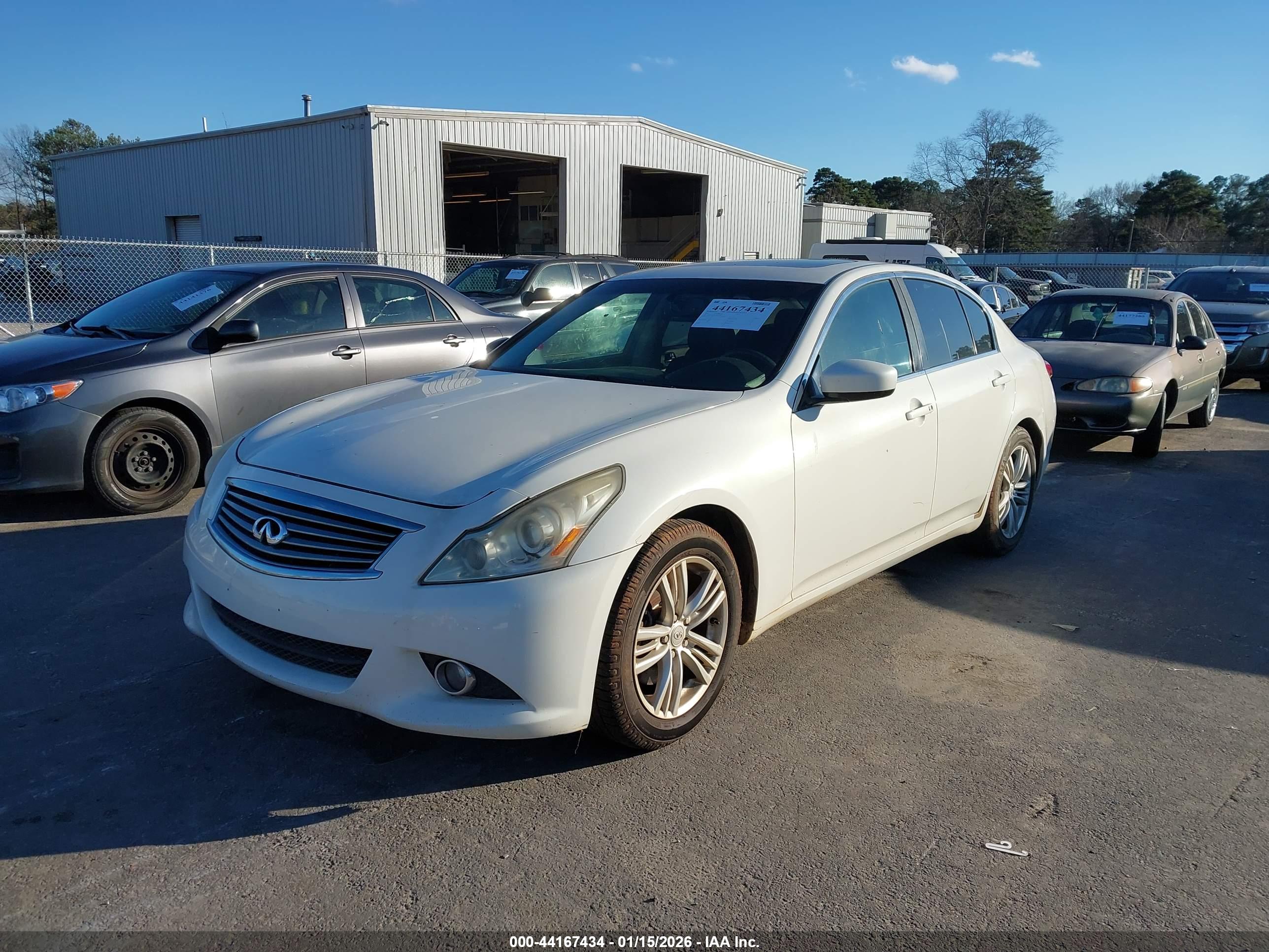 INFINITI G37 image 2