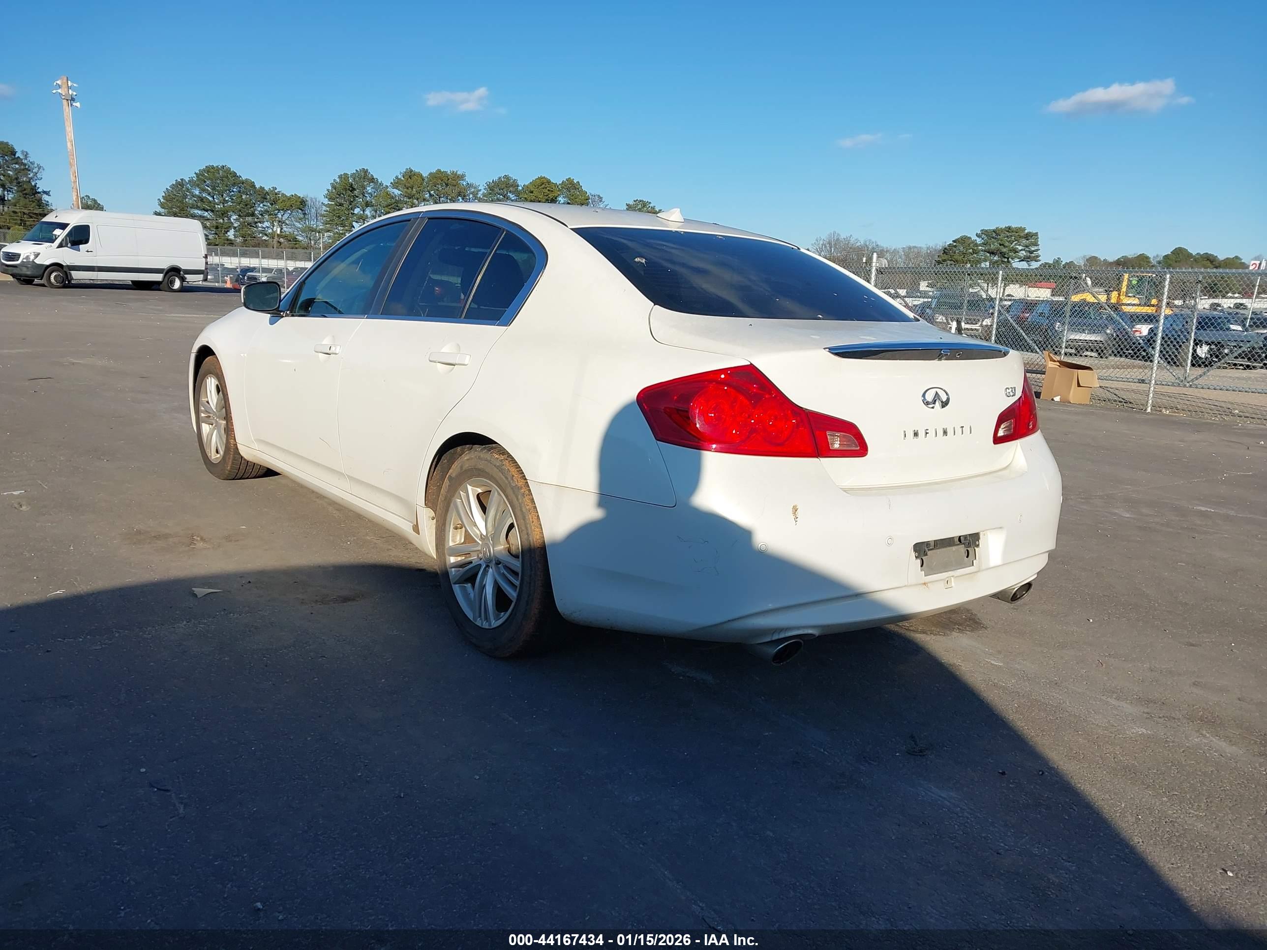 INFINITI G37 image 3
