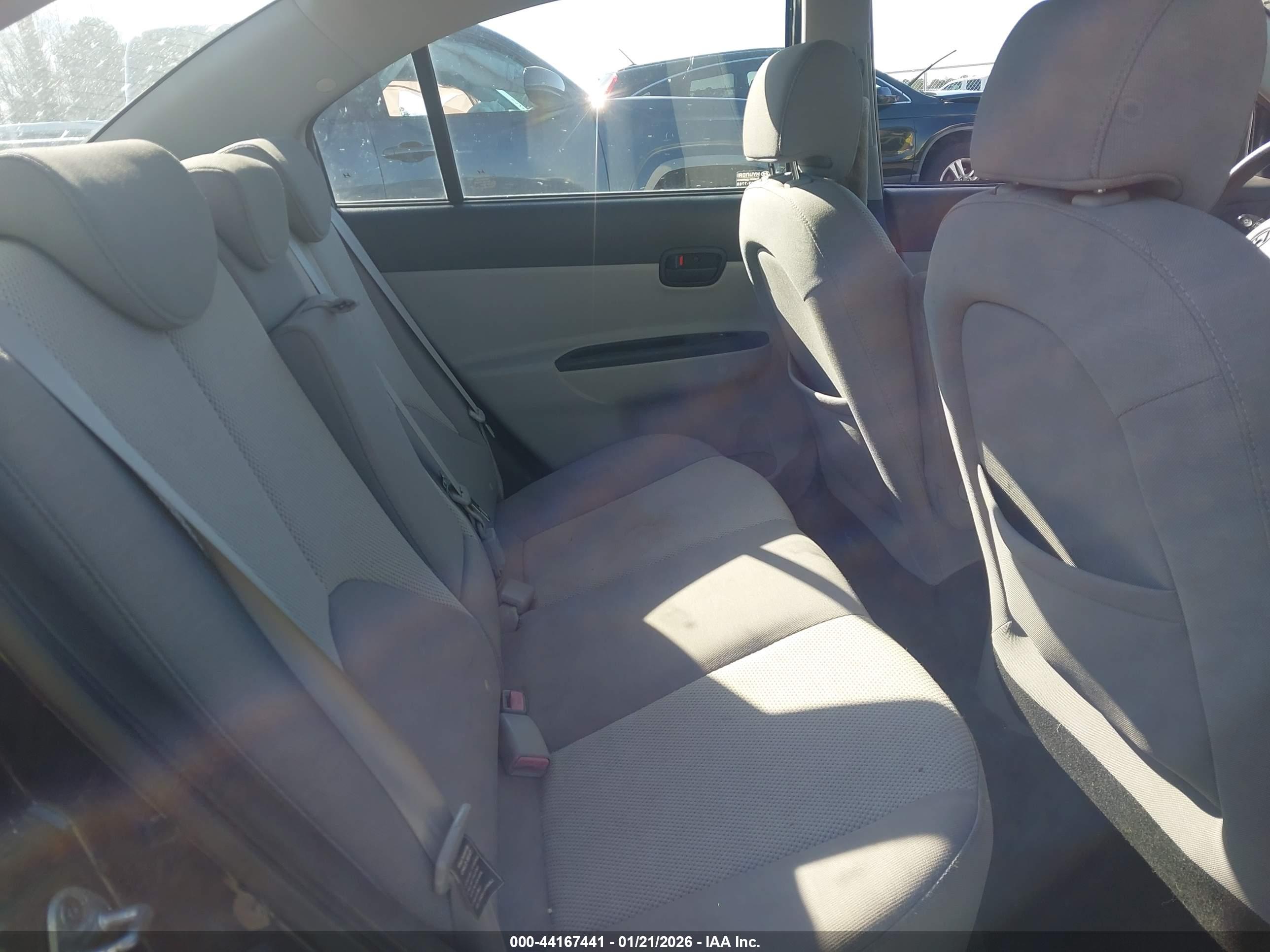 HYUNDAI ACCENT image 8