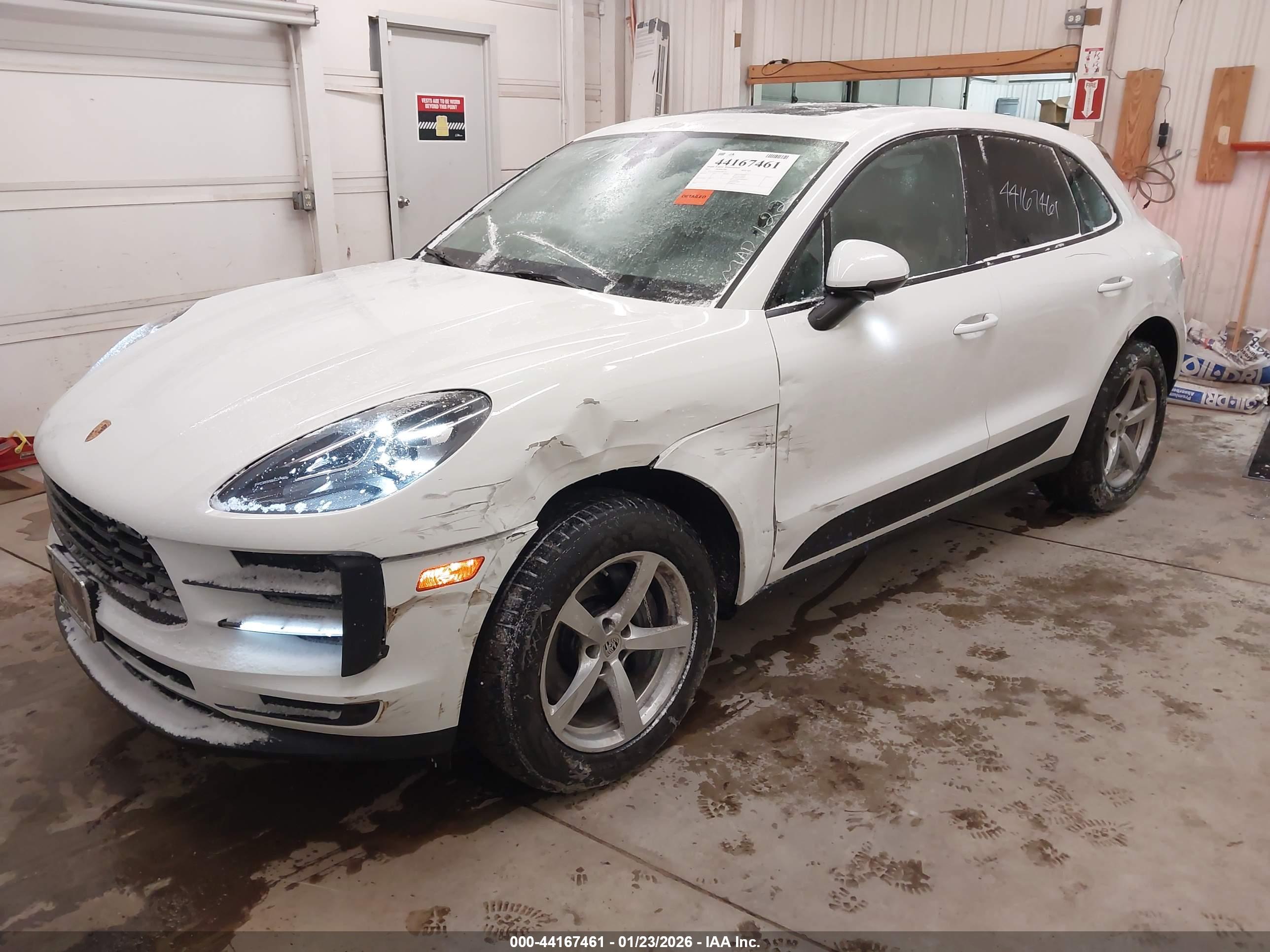 PORSCHE MACAN image 2