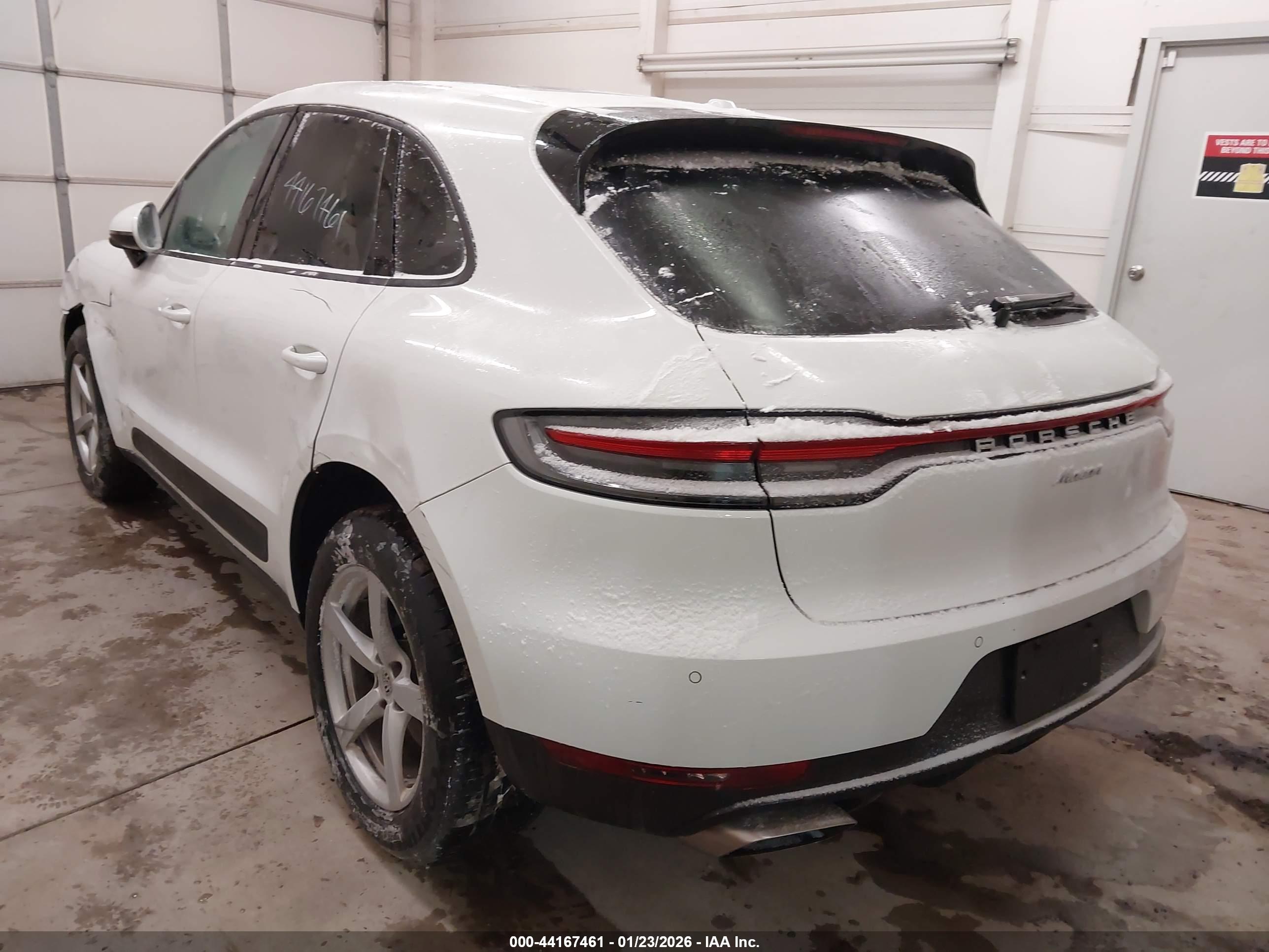 PORSCHE MACAN image 3