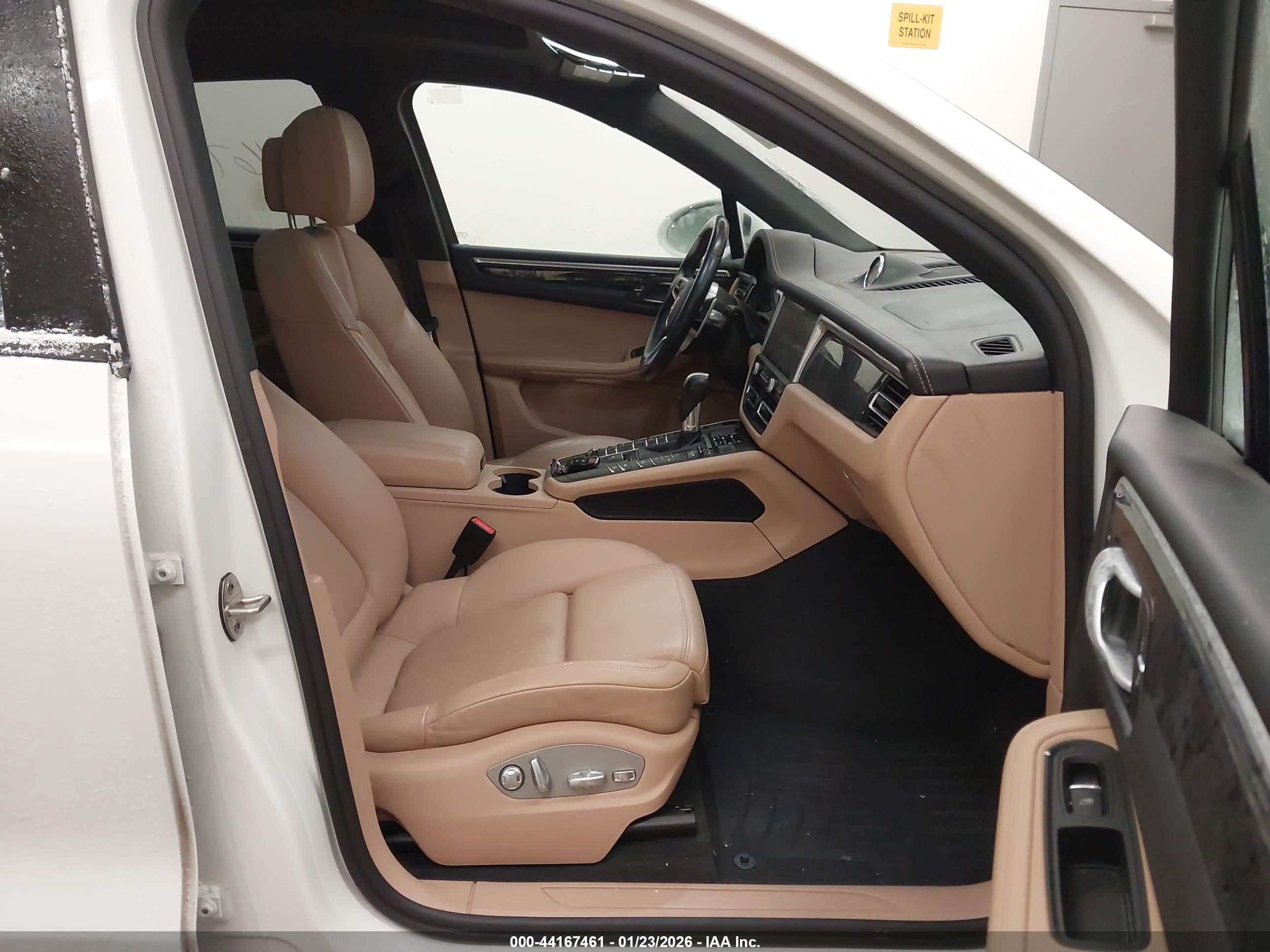 PORSCHE MACAN image 5