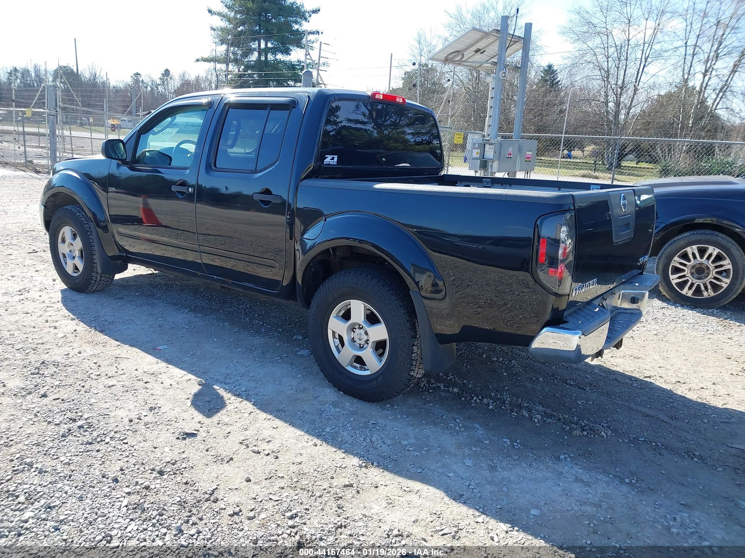 NISSAN FRONTIER image 3