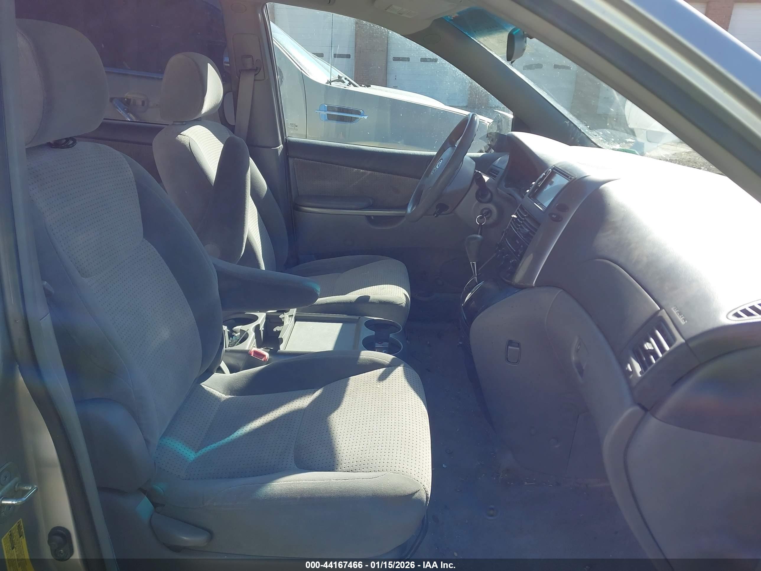TOYOTA SIENNA image 5