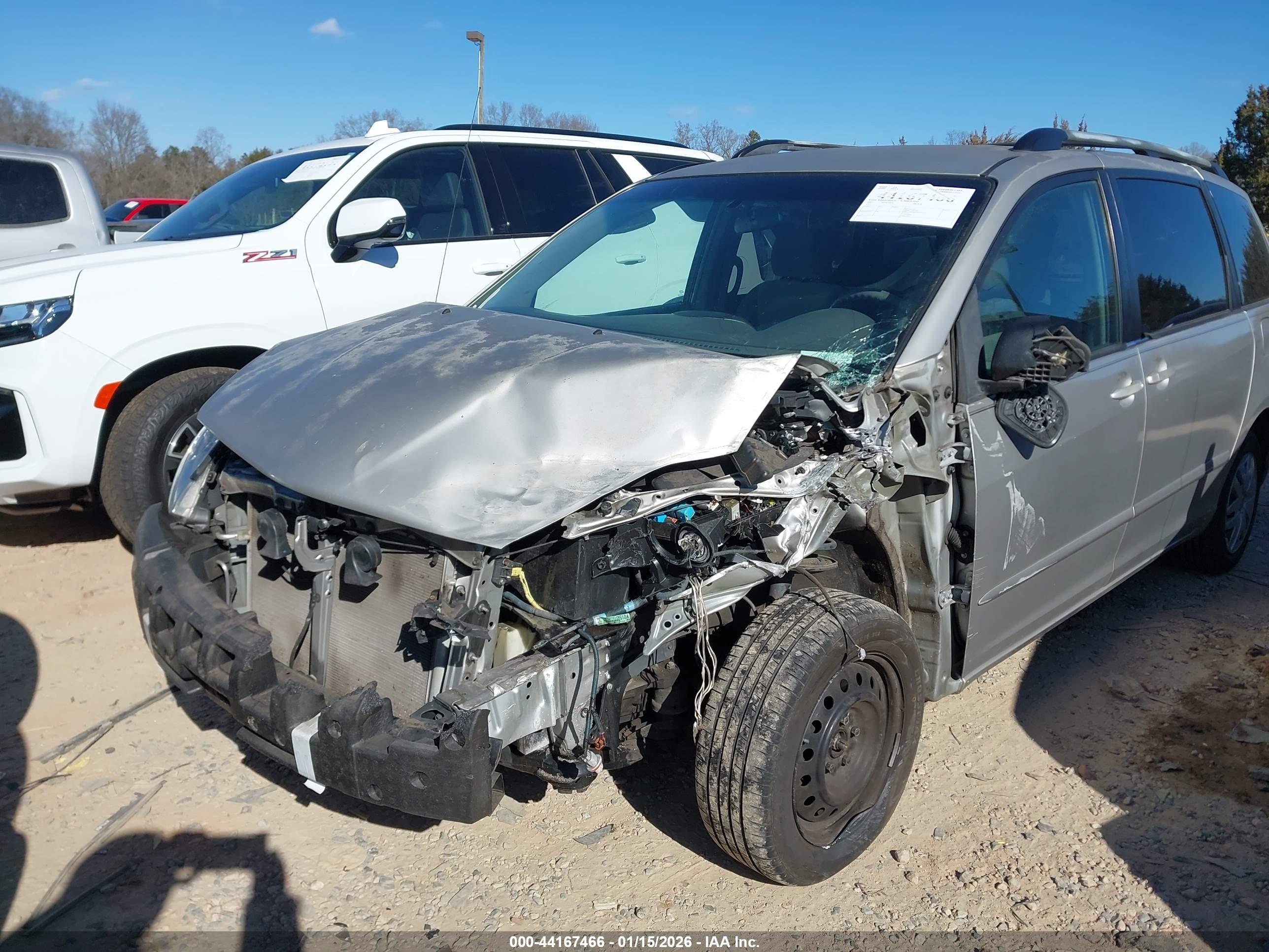 TOYOTA SIENNA image 6