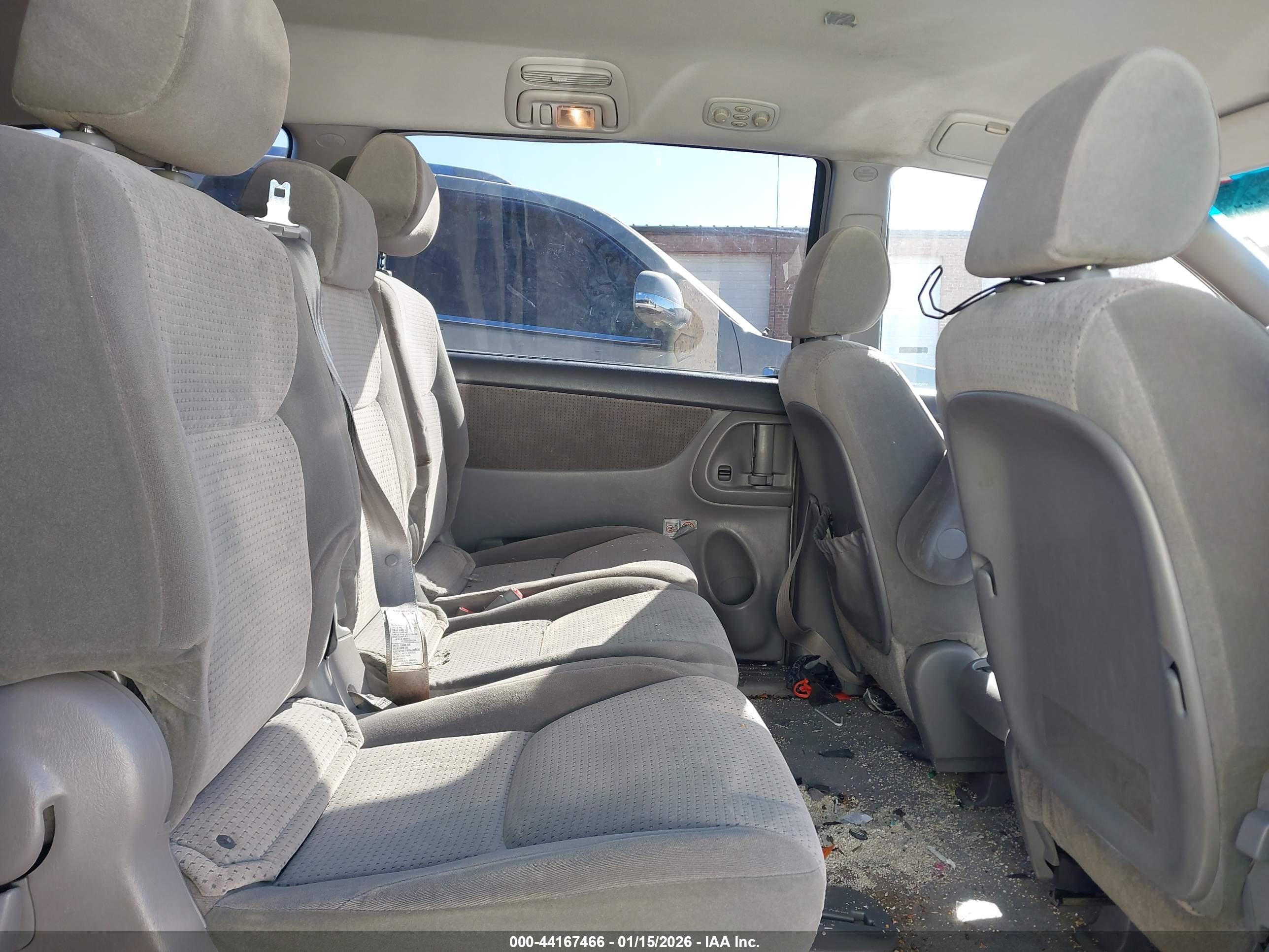 TOYOTA SIENNA image 8