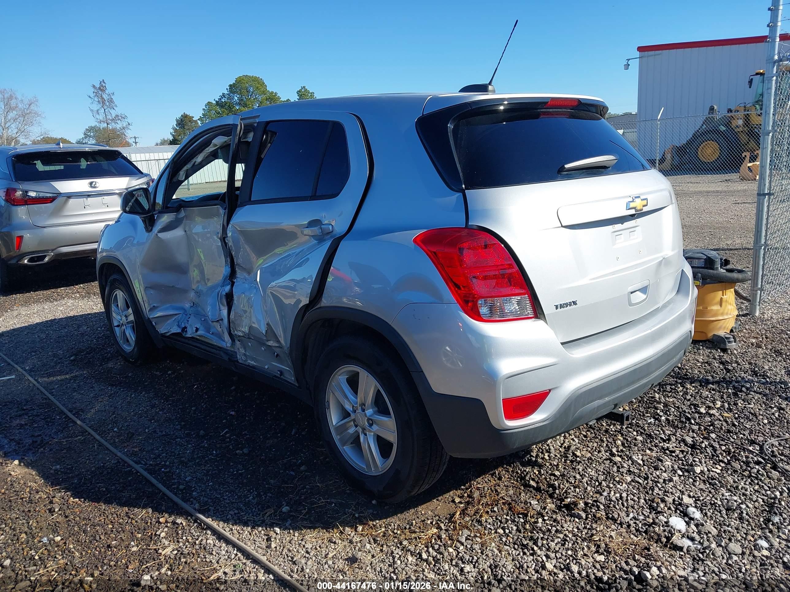 CHEVROLET TRAX image 3