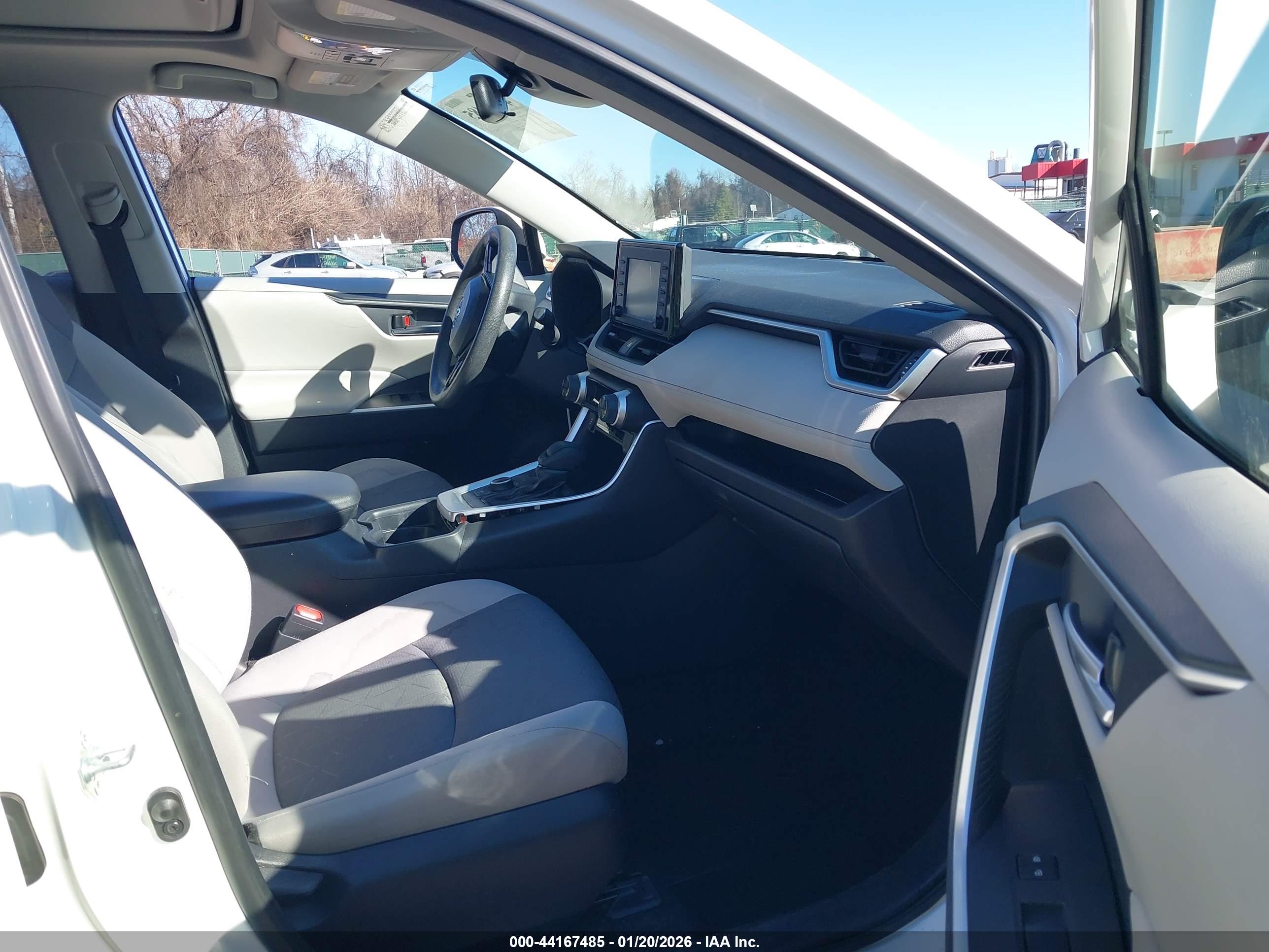 TOYOTA RAV4 image 5