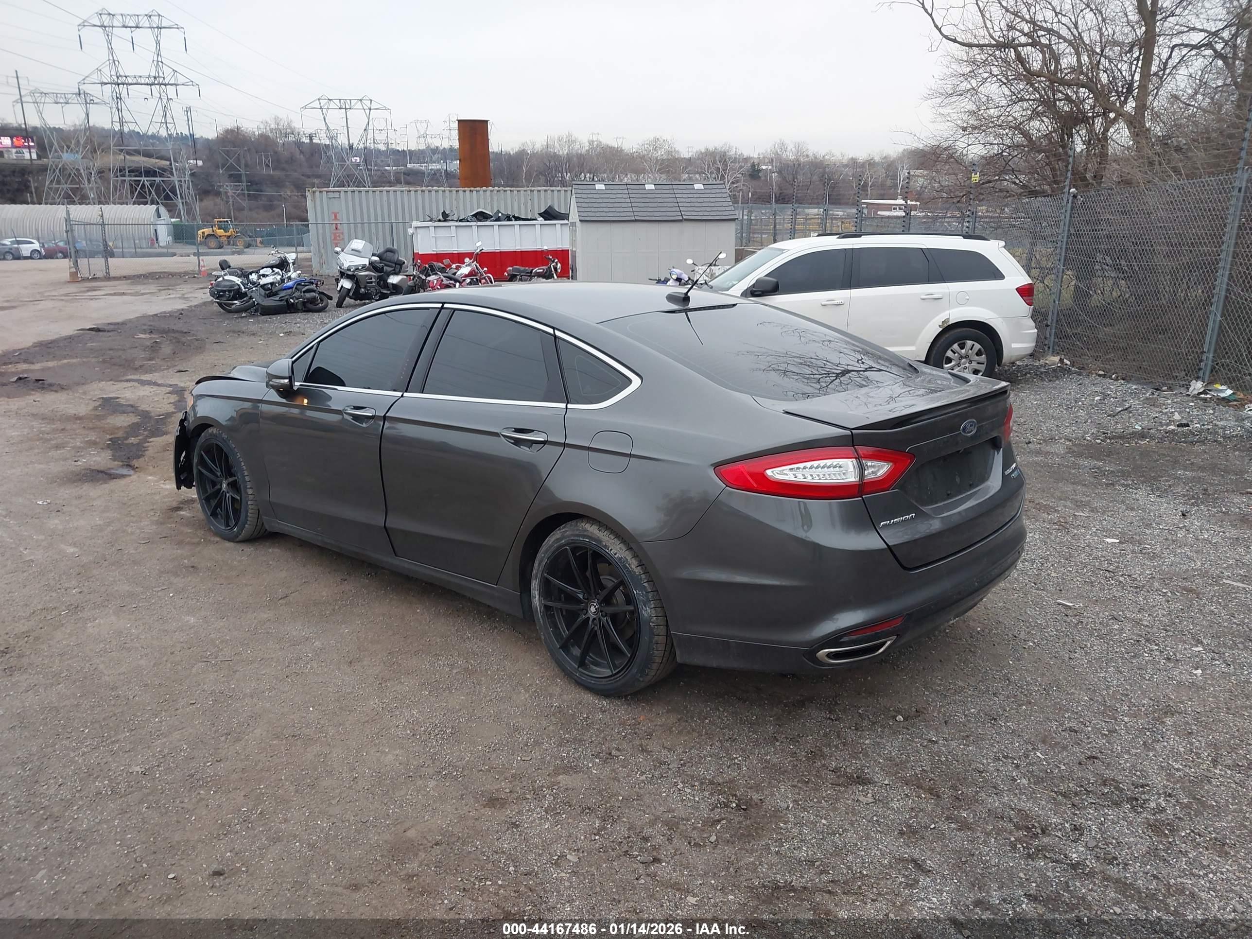 FORD FUSION image 3