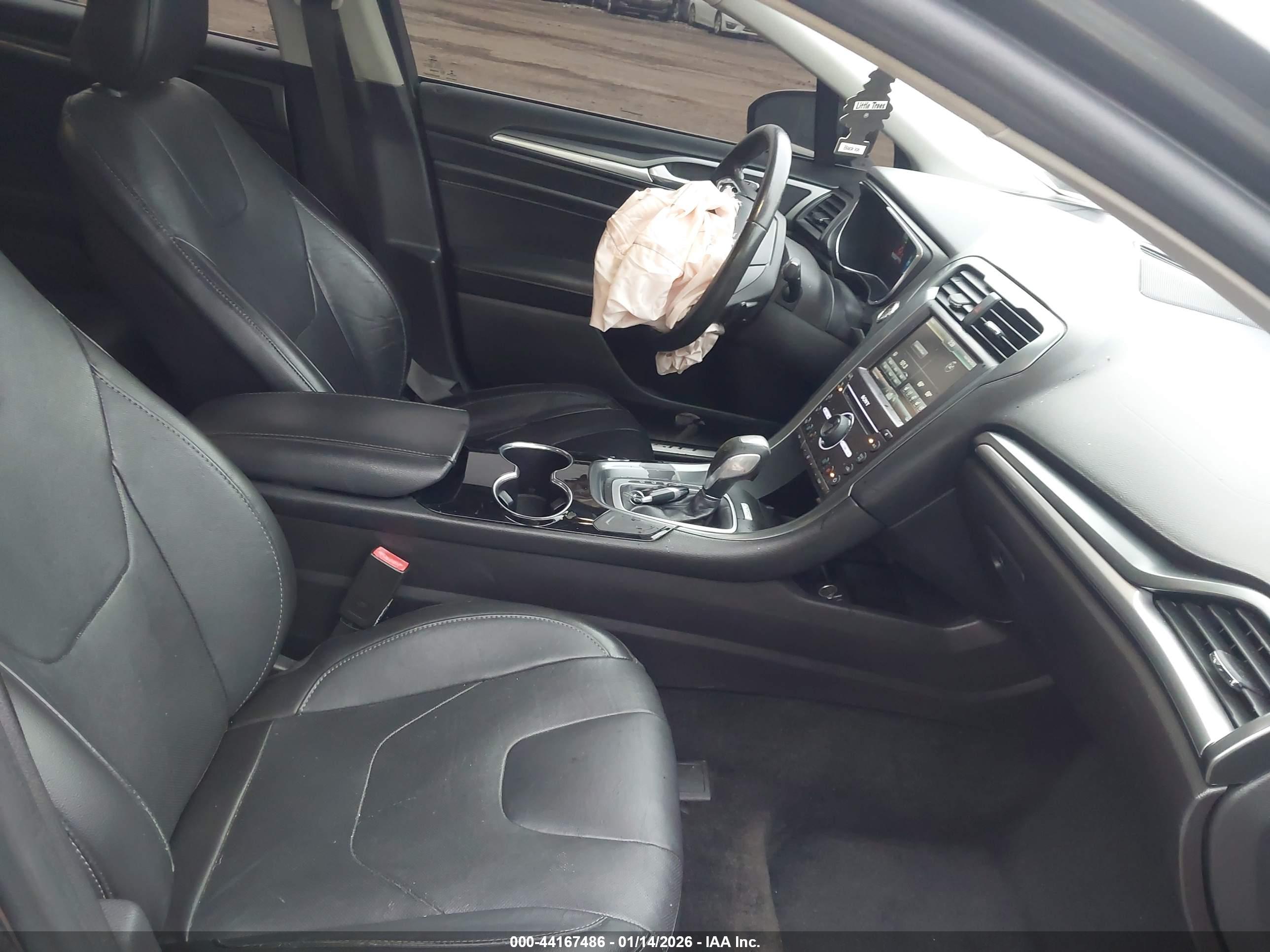 FORD FUSION image 5