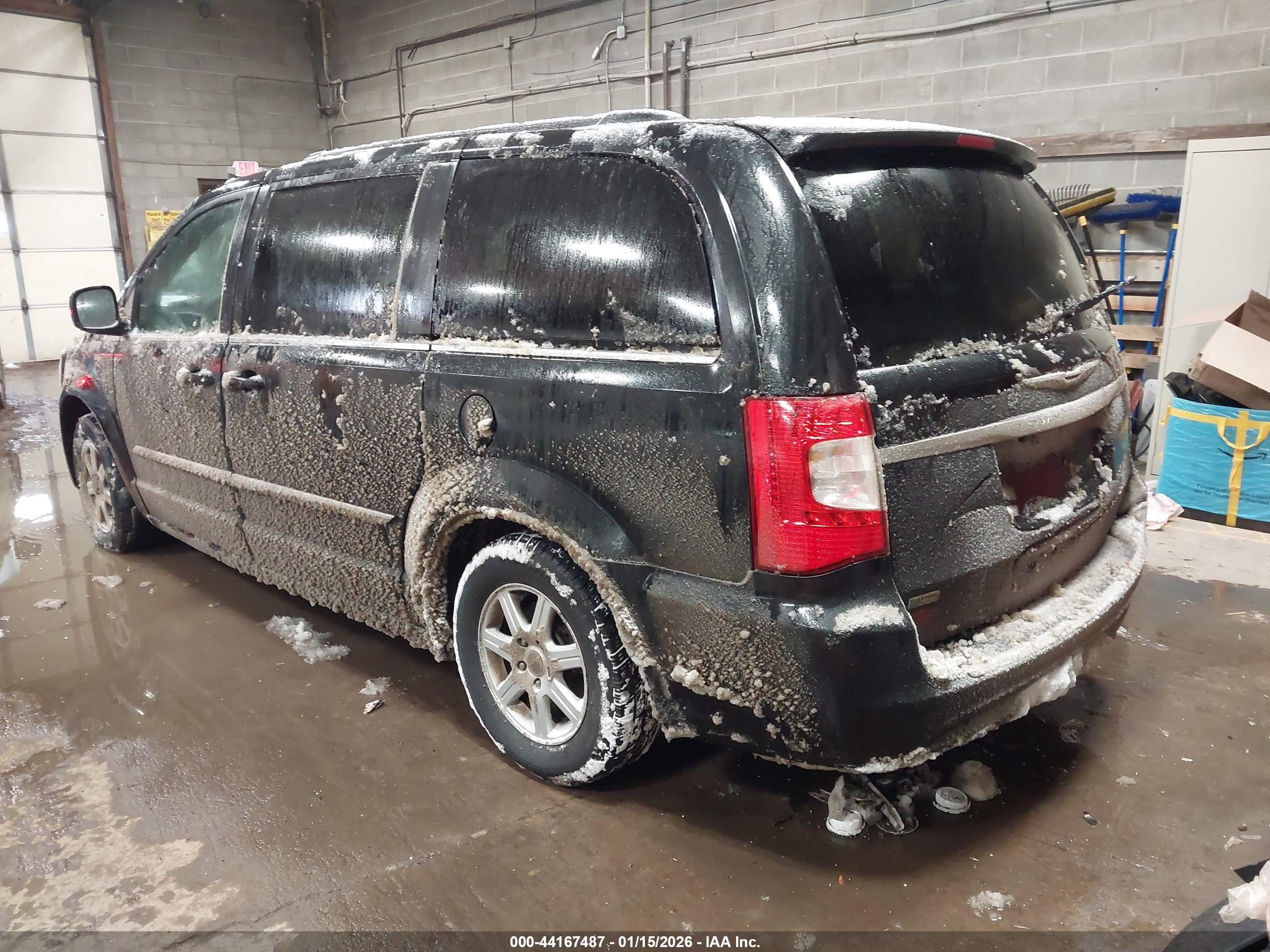 CHRYSLER TOWN image 3