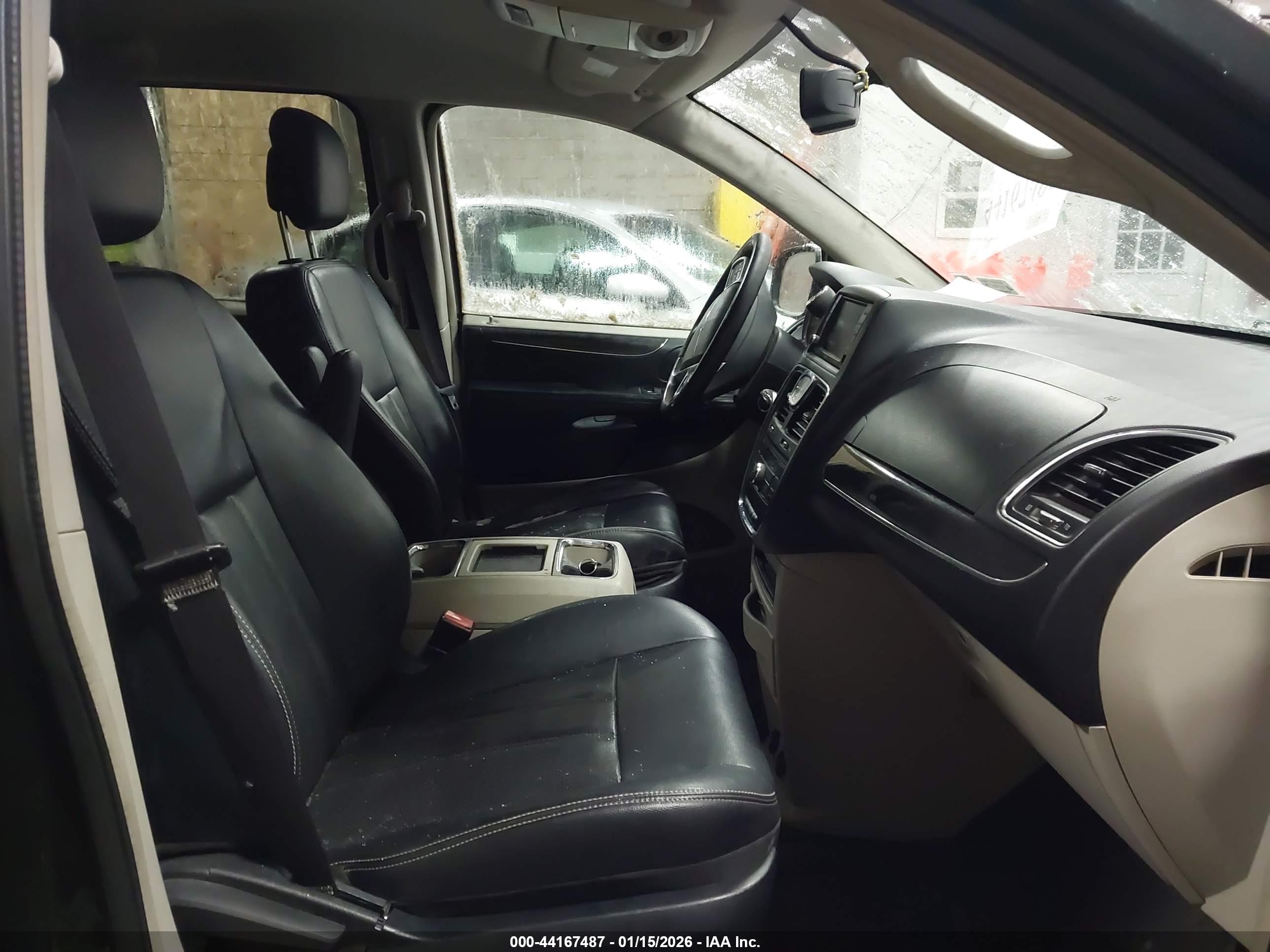 CHRYSLER TOWN image 5