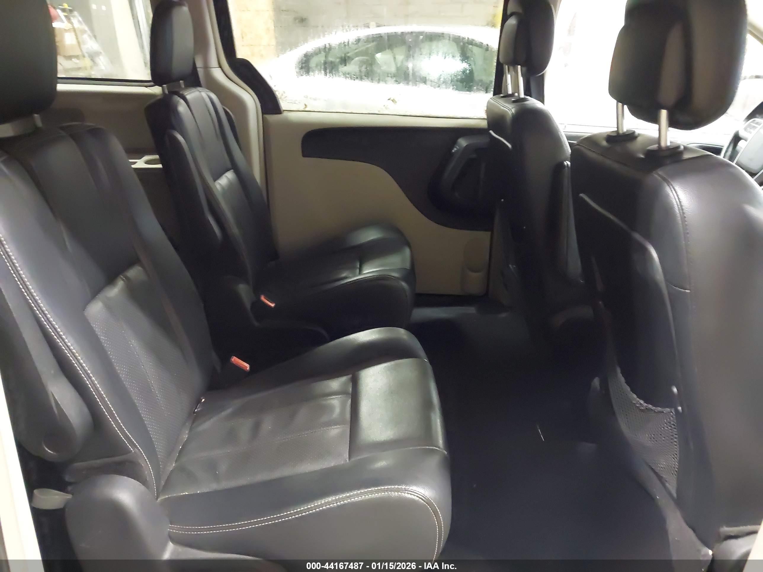 CHRYSLER TOWN image 8