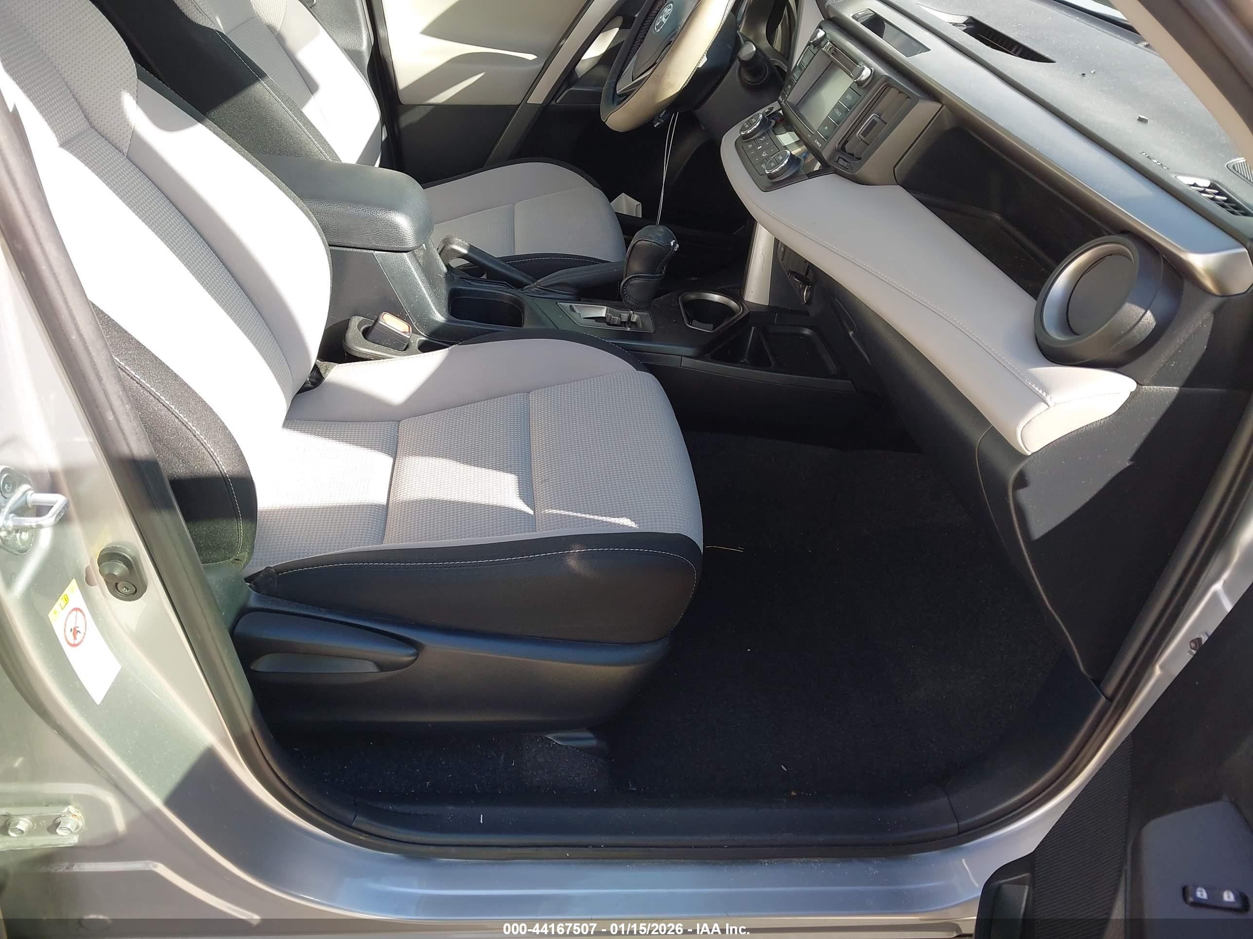 TOYOTA RAV4 image 5