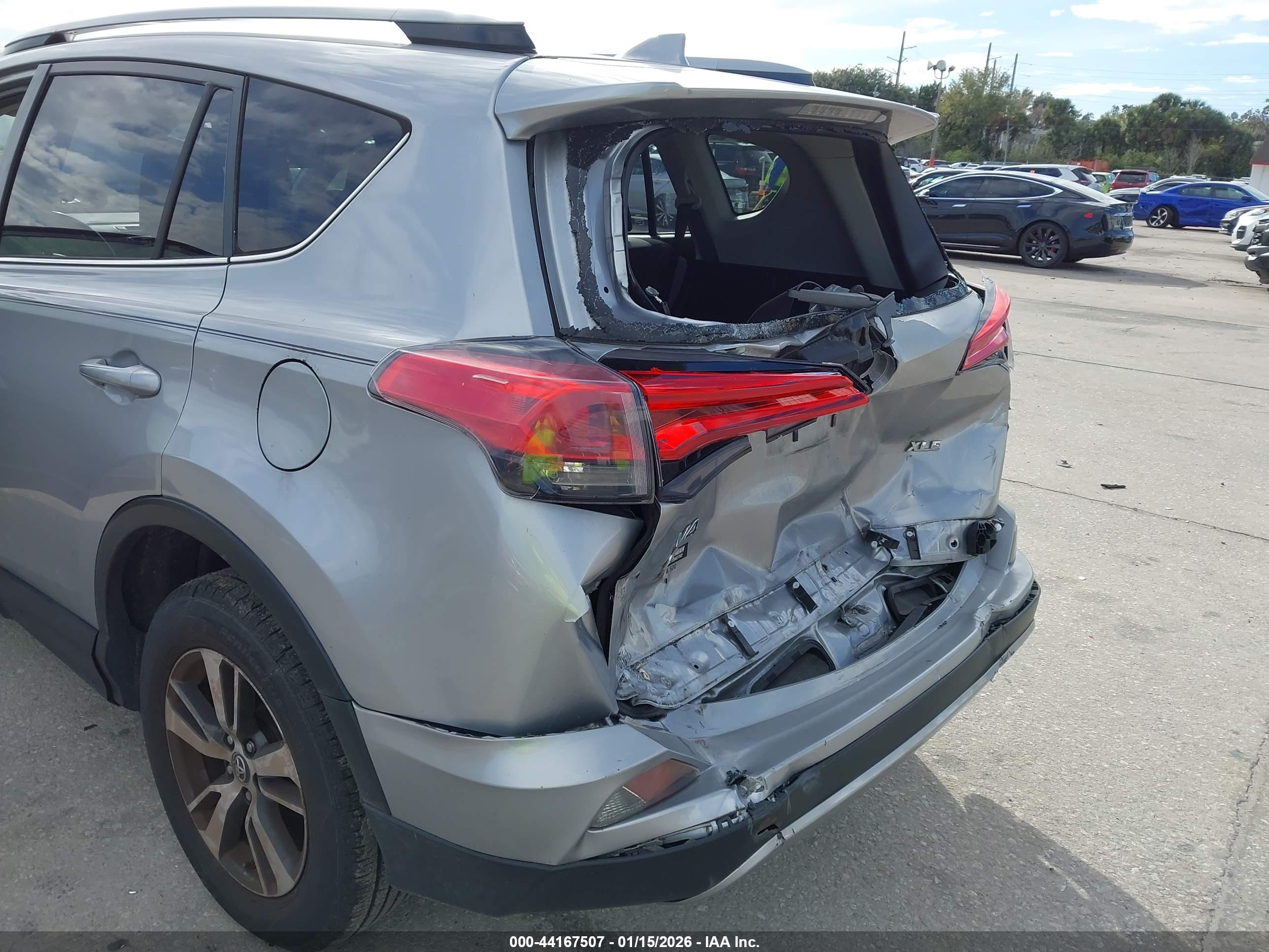 TOYOTA RAV4 image 6