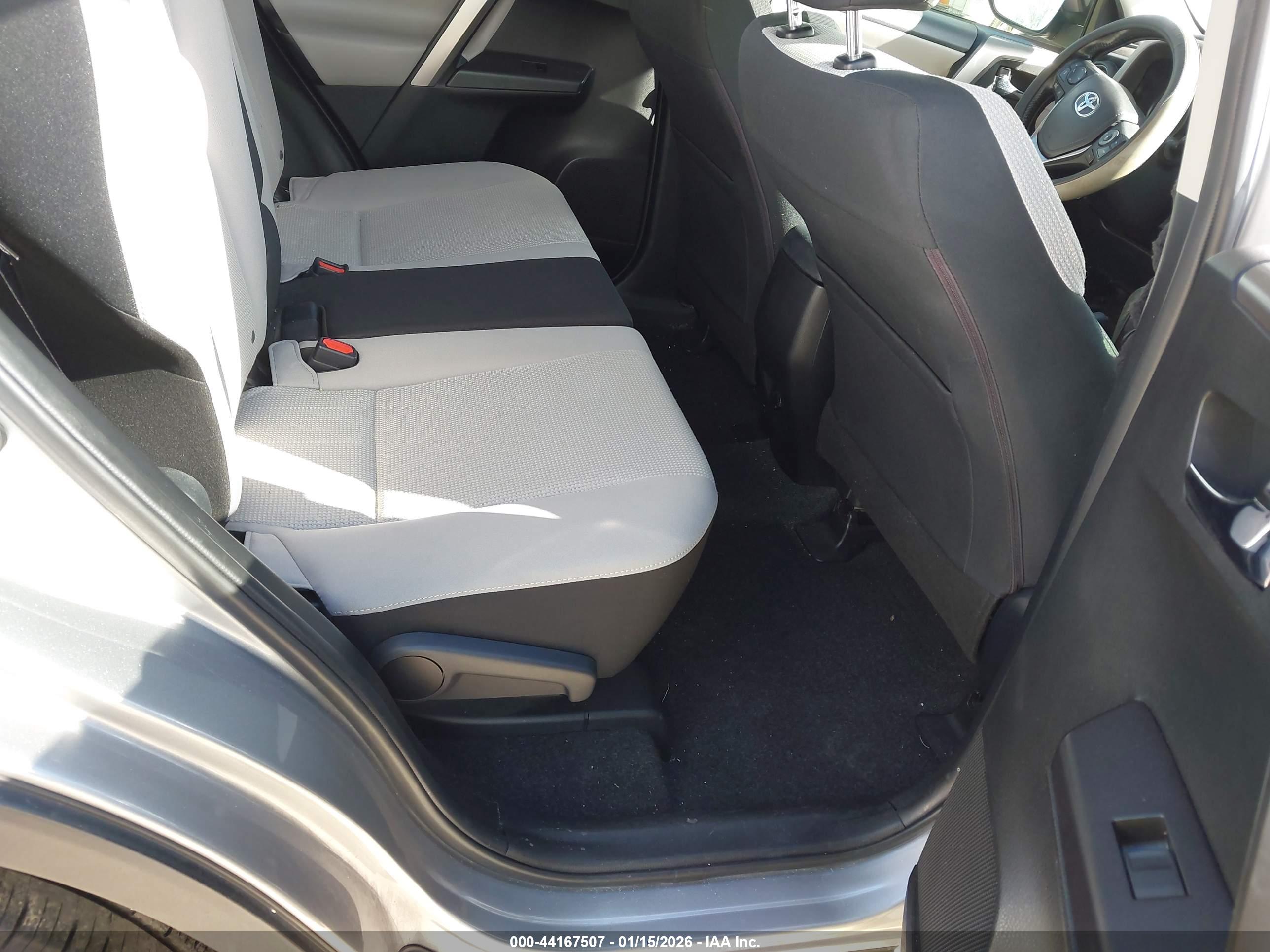 TOYOTA RAV4 image 8