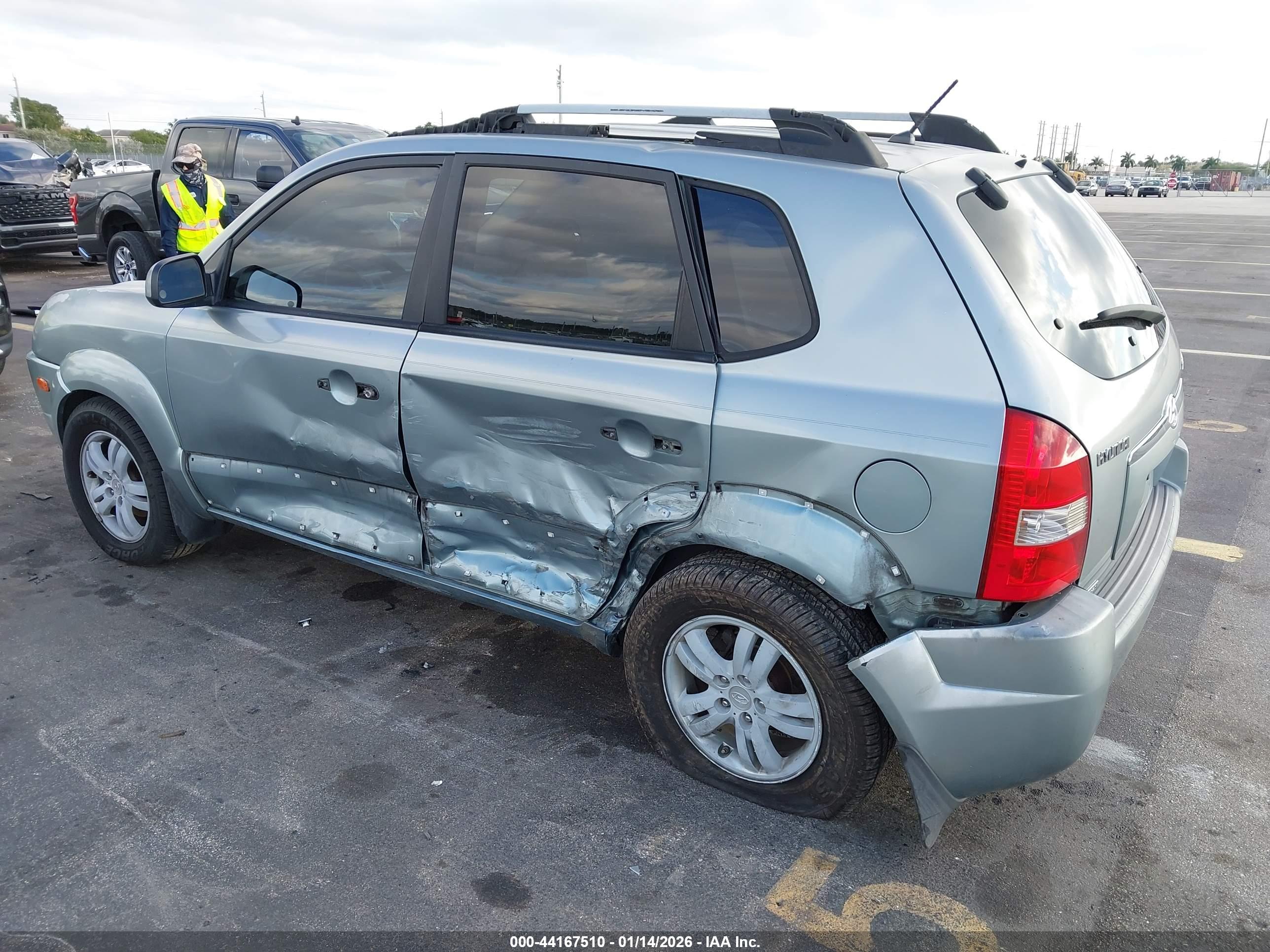 HYUNDAI TUCSON image 3