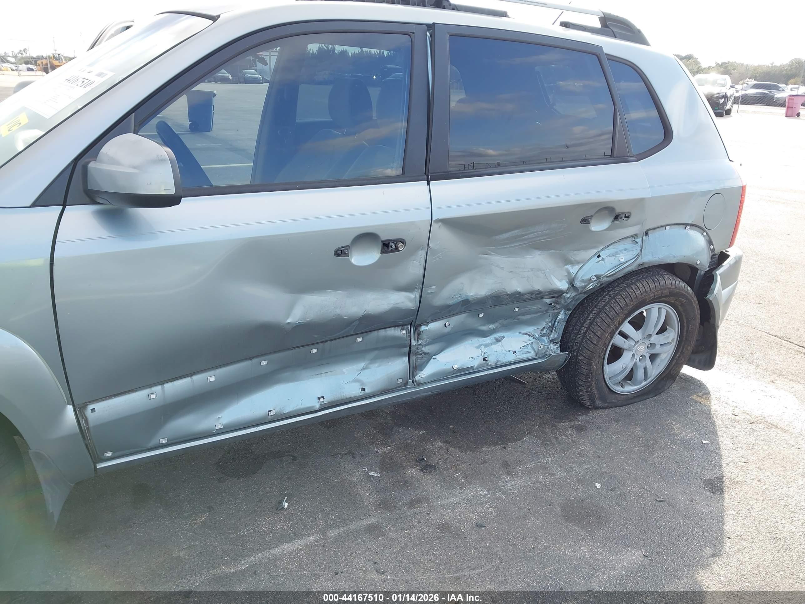 HYUNDAI TUCSON image 6