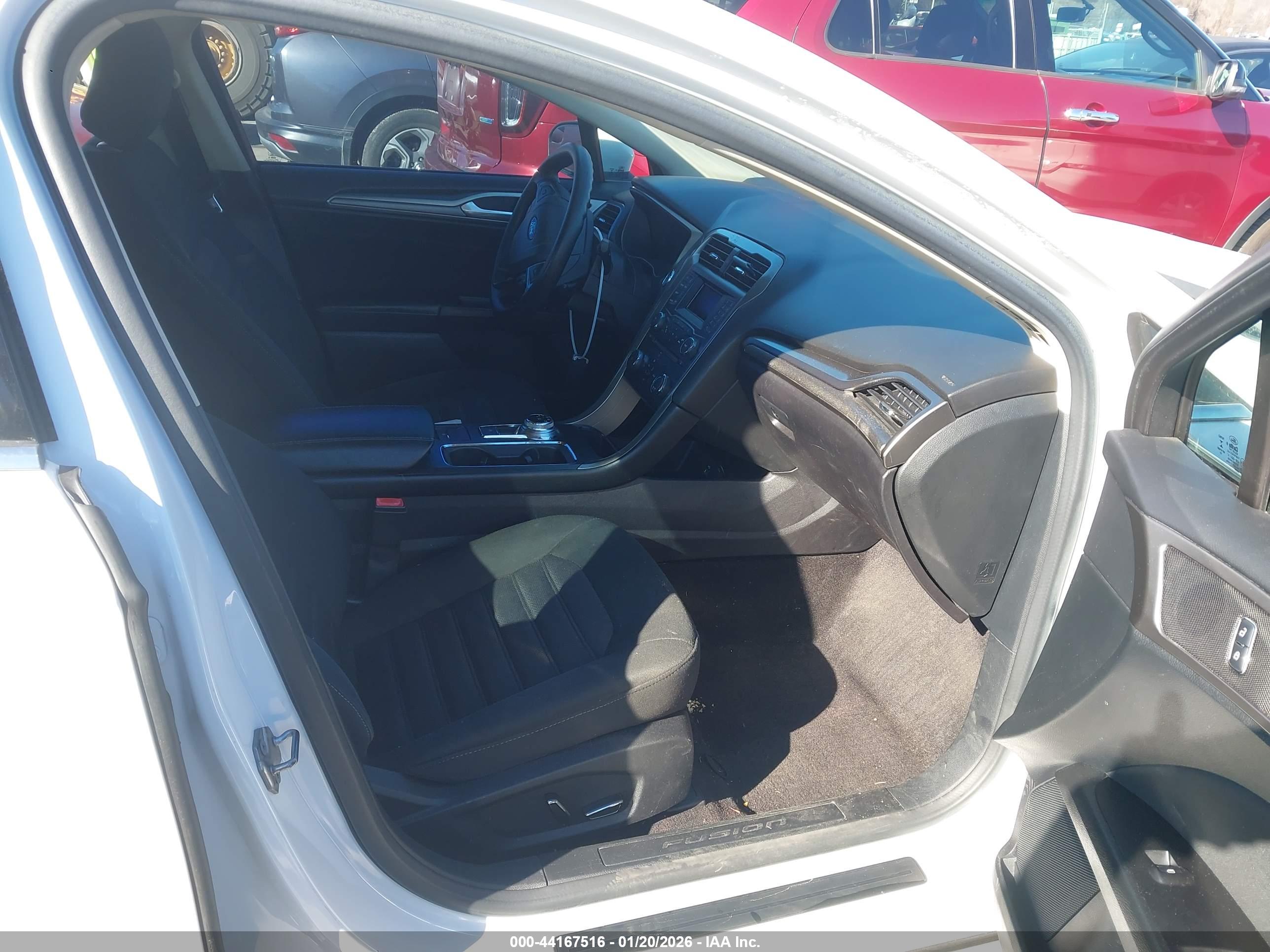 FORD FUSION image 5