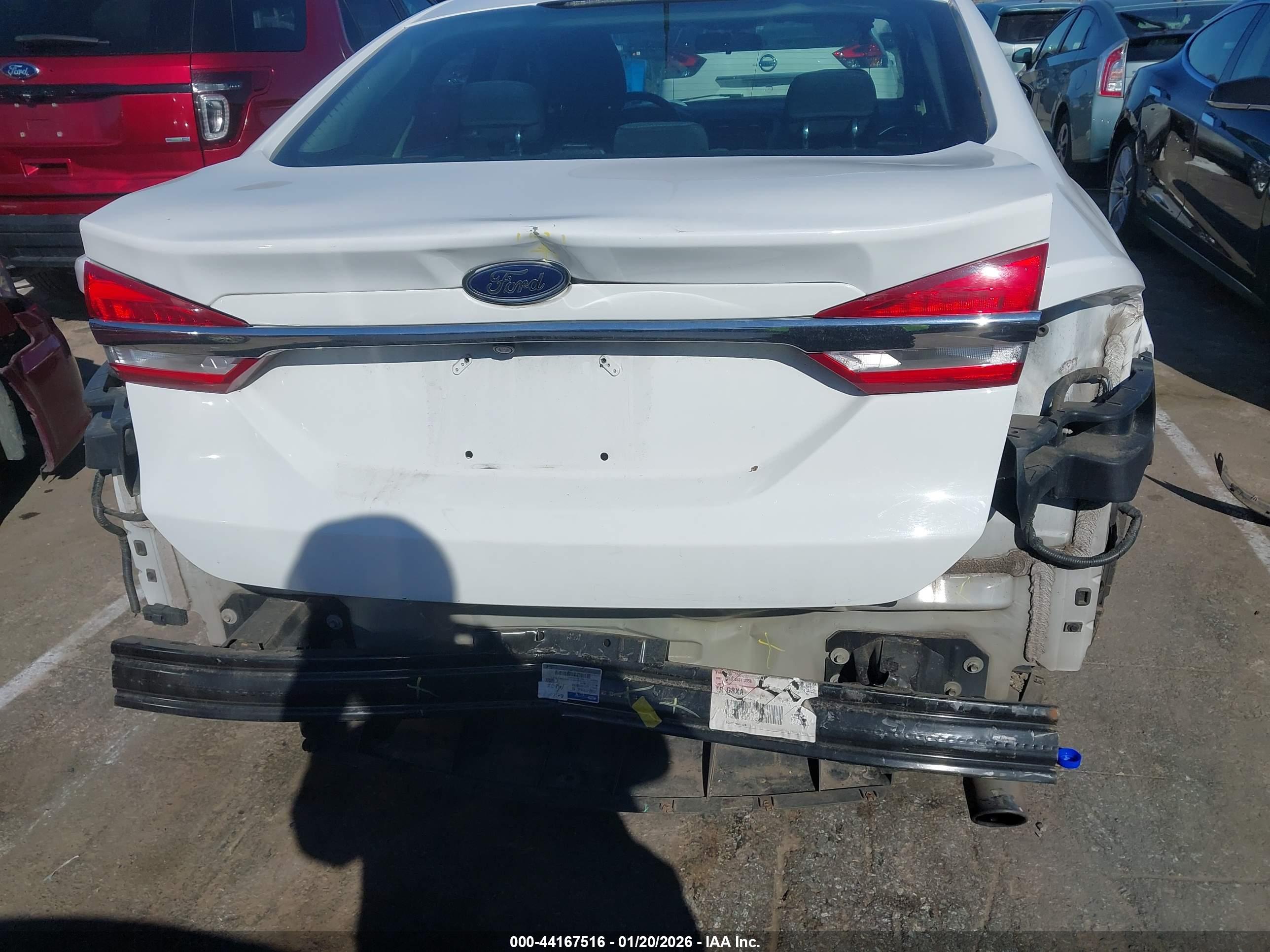 FORD FUSION image 6