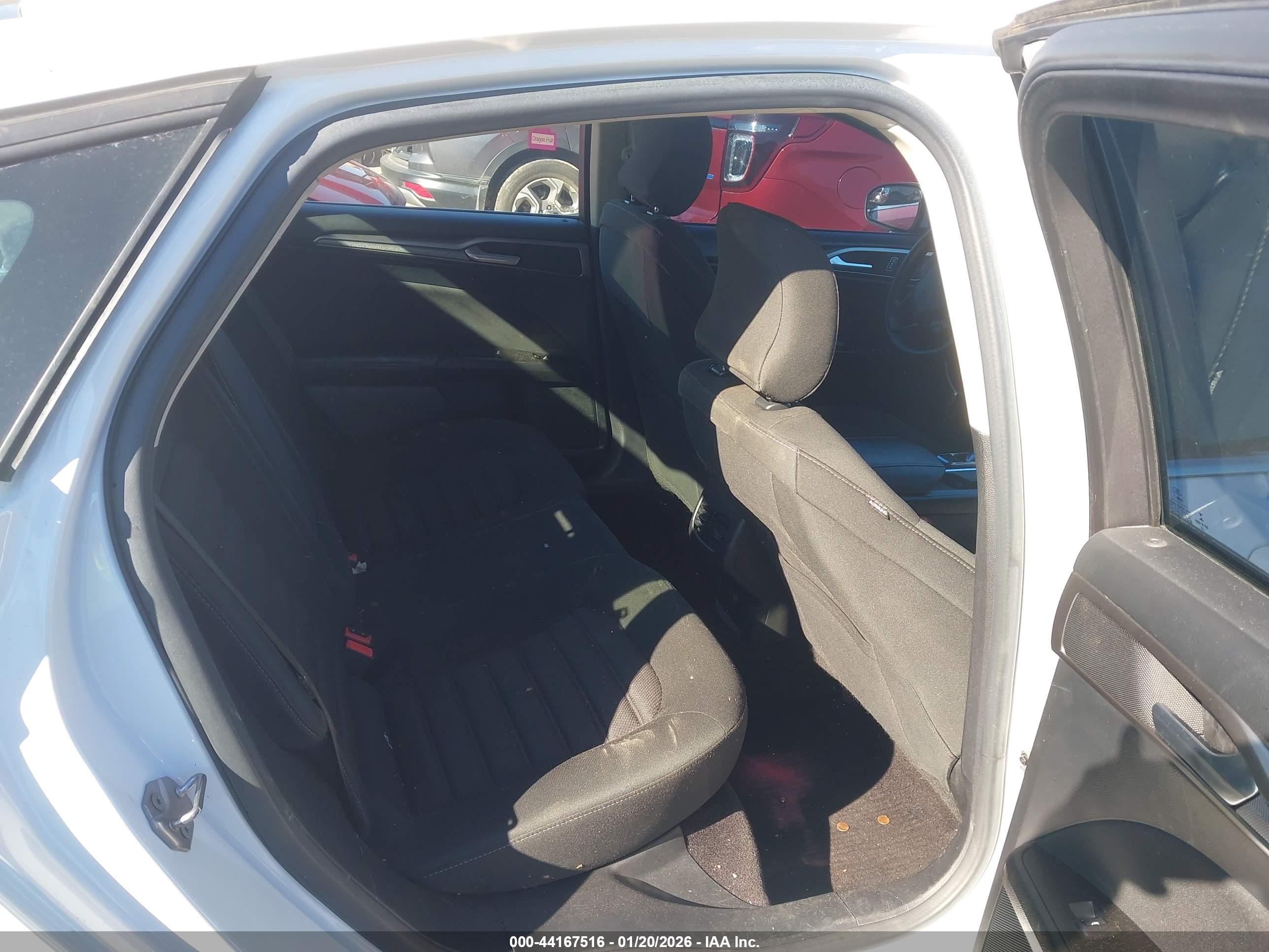 FORD FUSION image 8