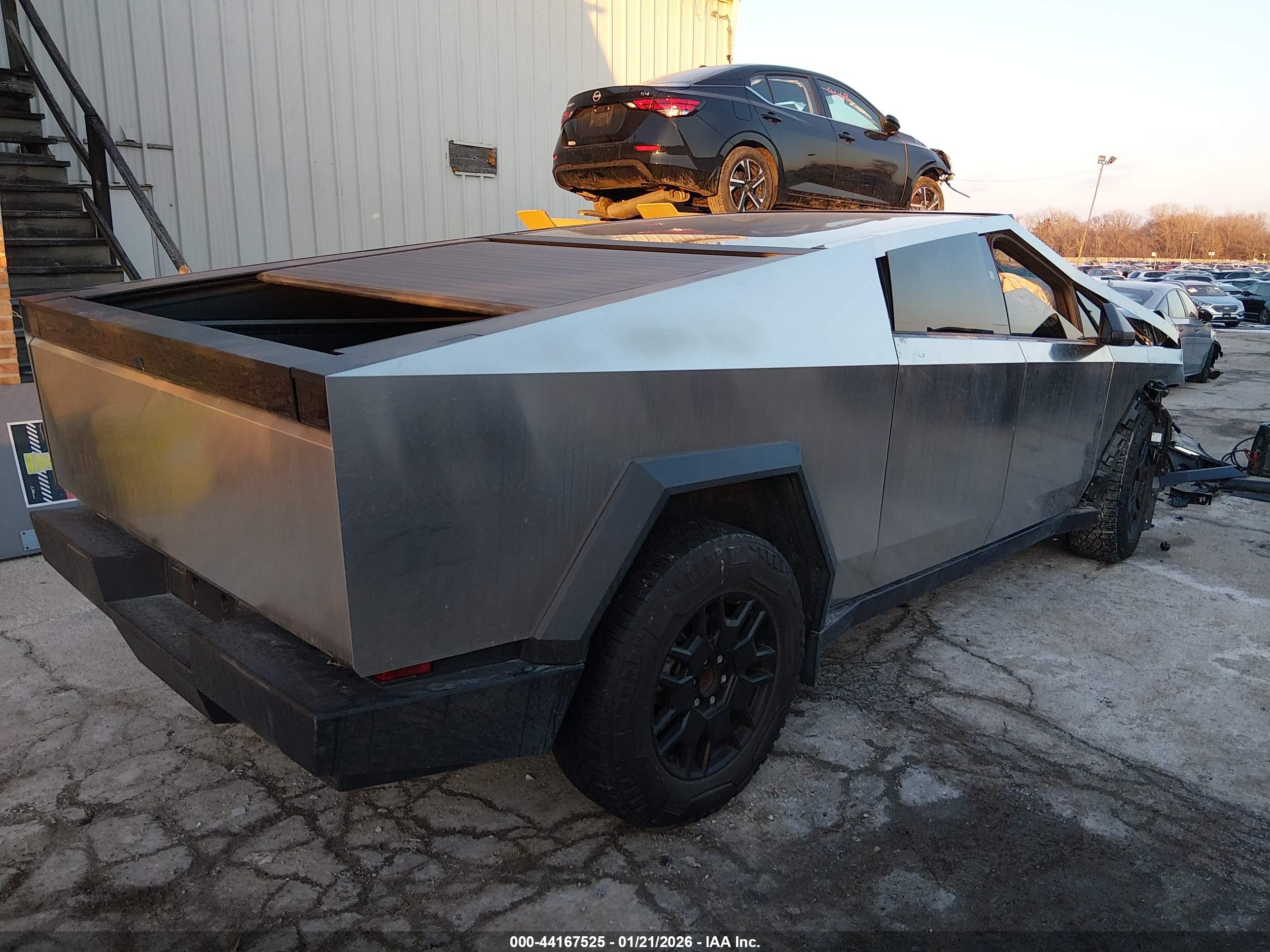 TESLA CYBERTRUCK image 4