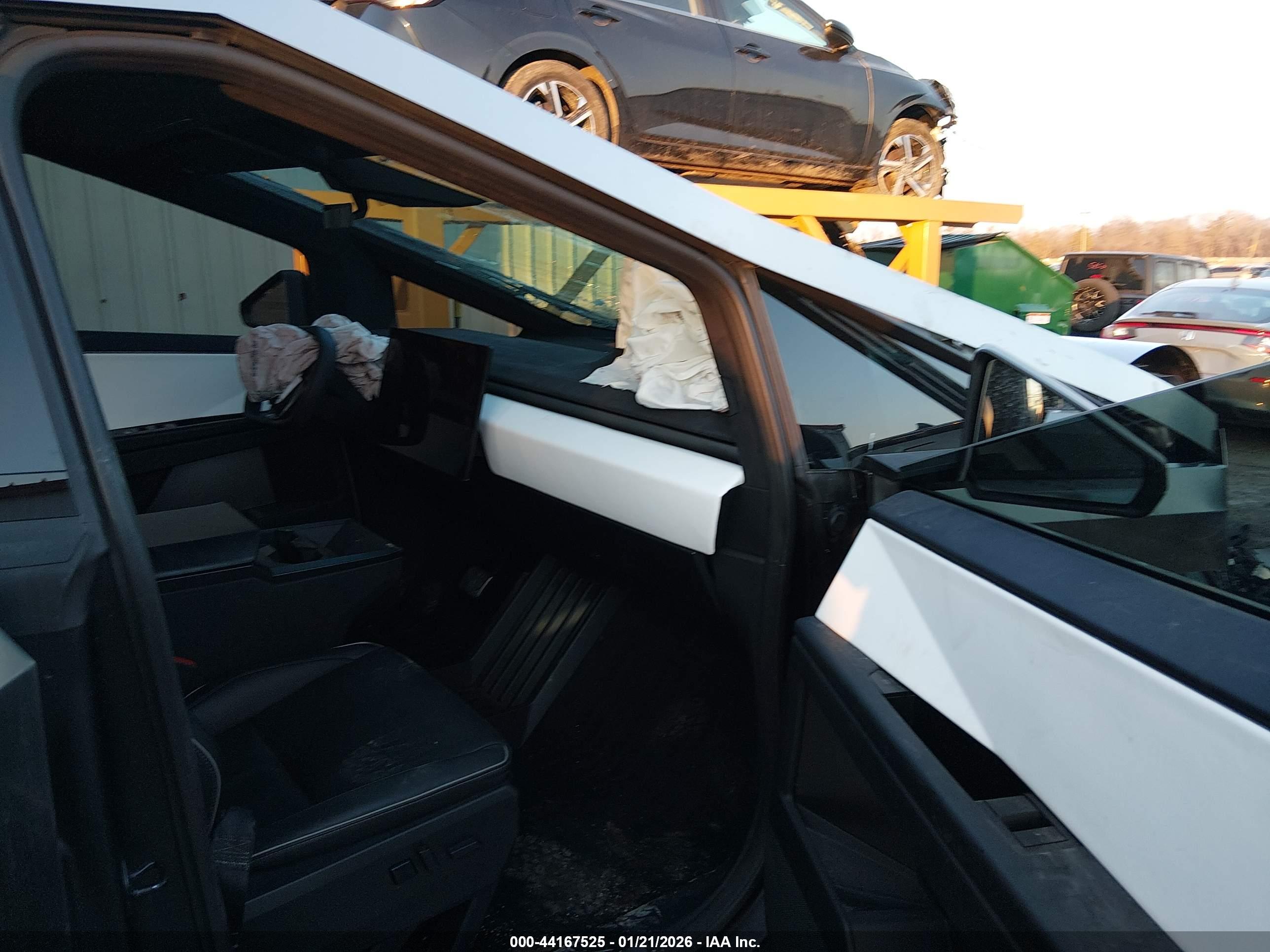 TESLA CYBERTRUCK image 5