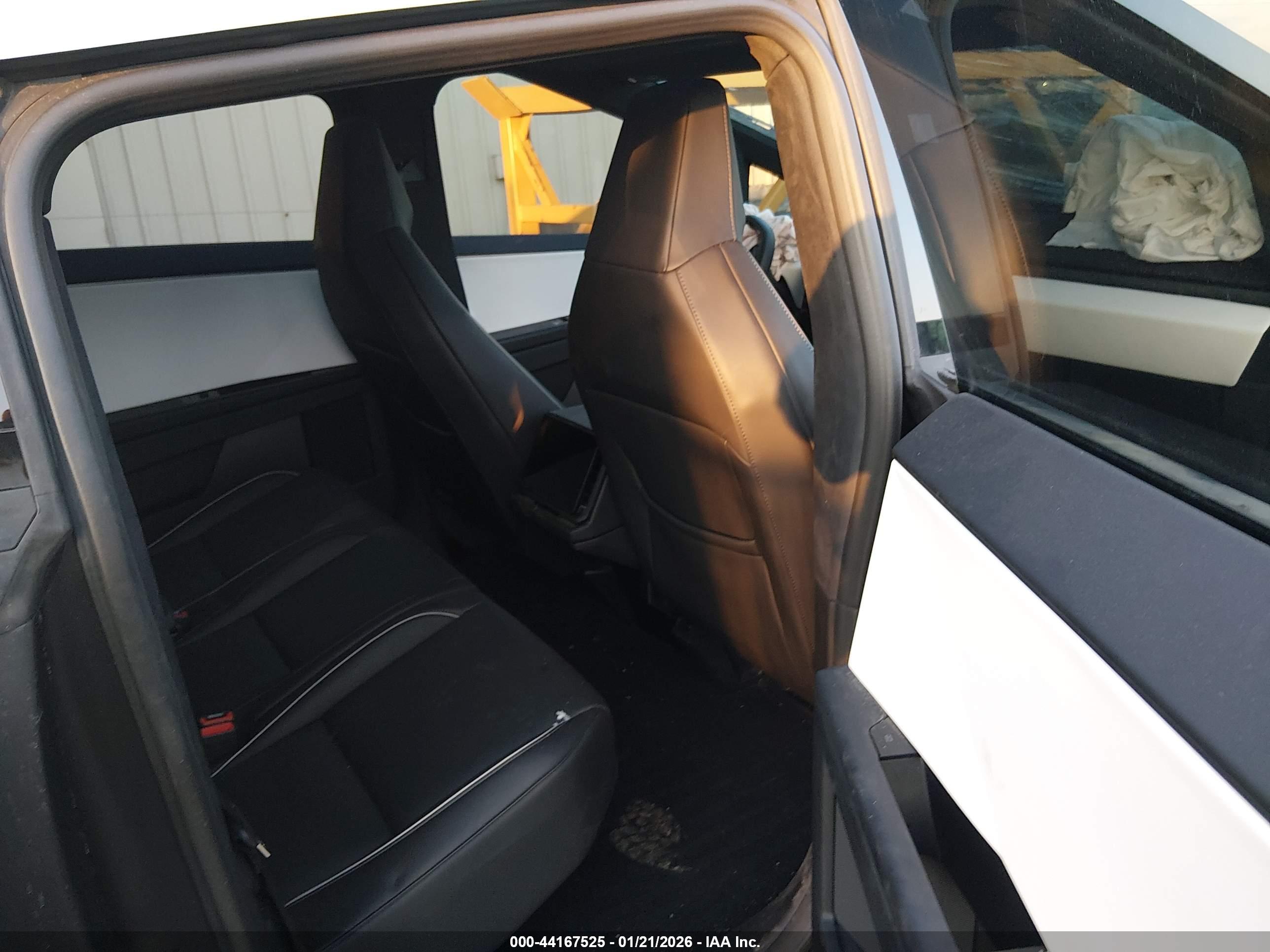 TESLA CYBERTRUCK image 8