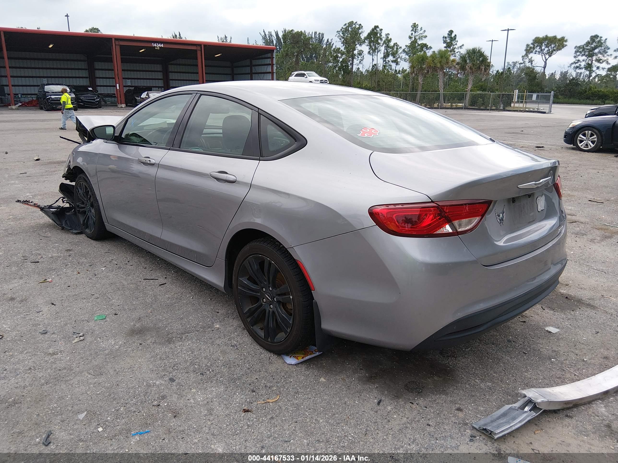 CHRYSLER 200 image 3