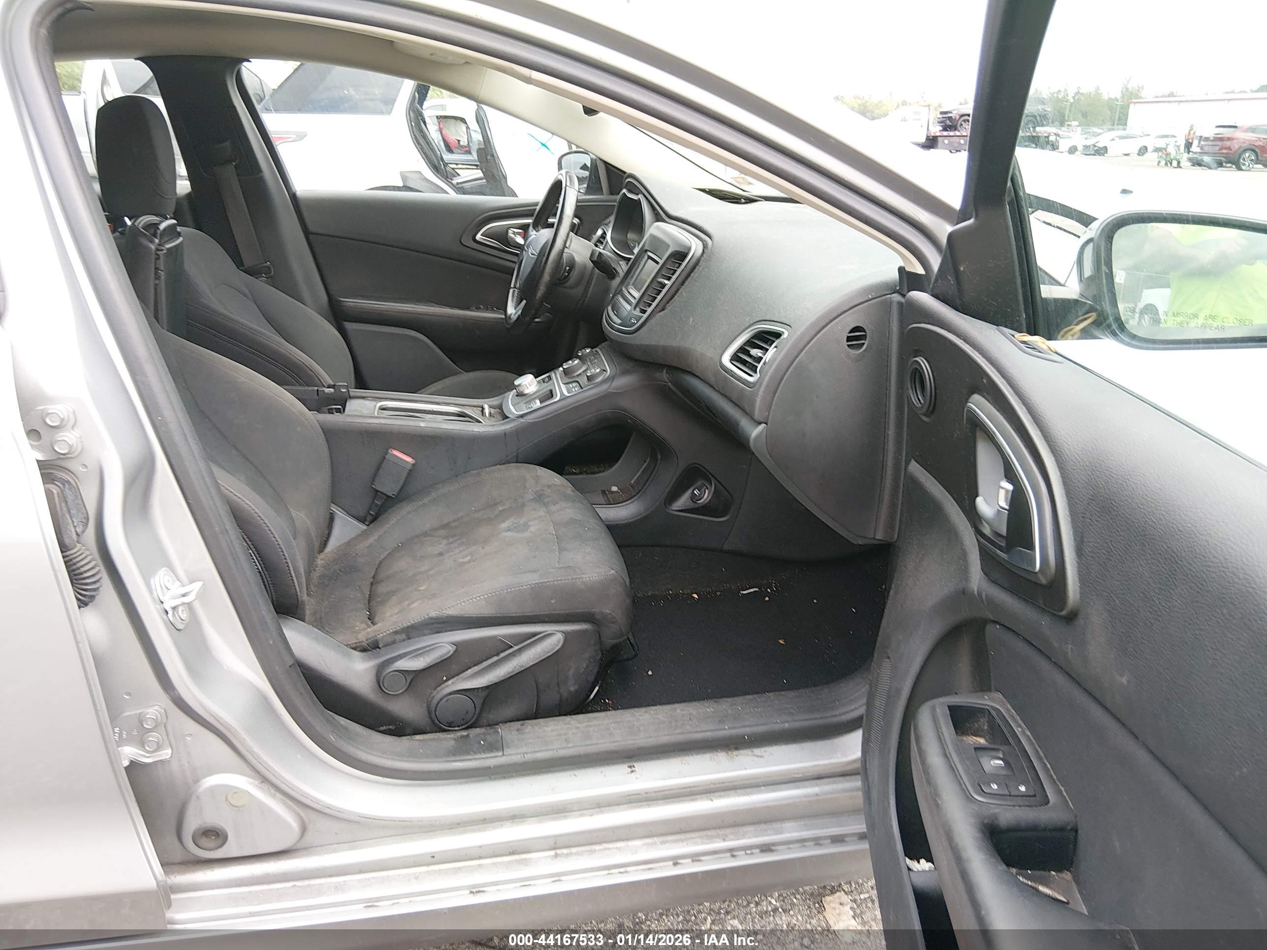 CHRYSLER 200 image 5