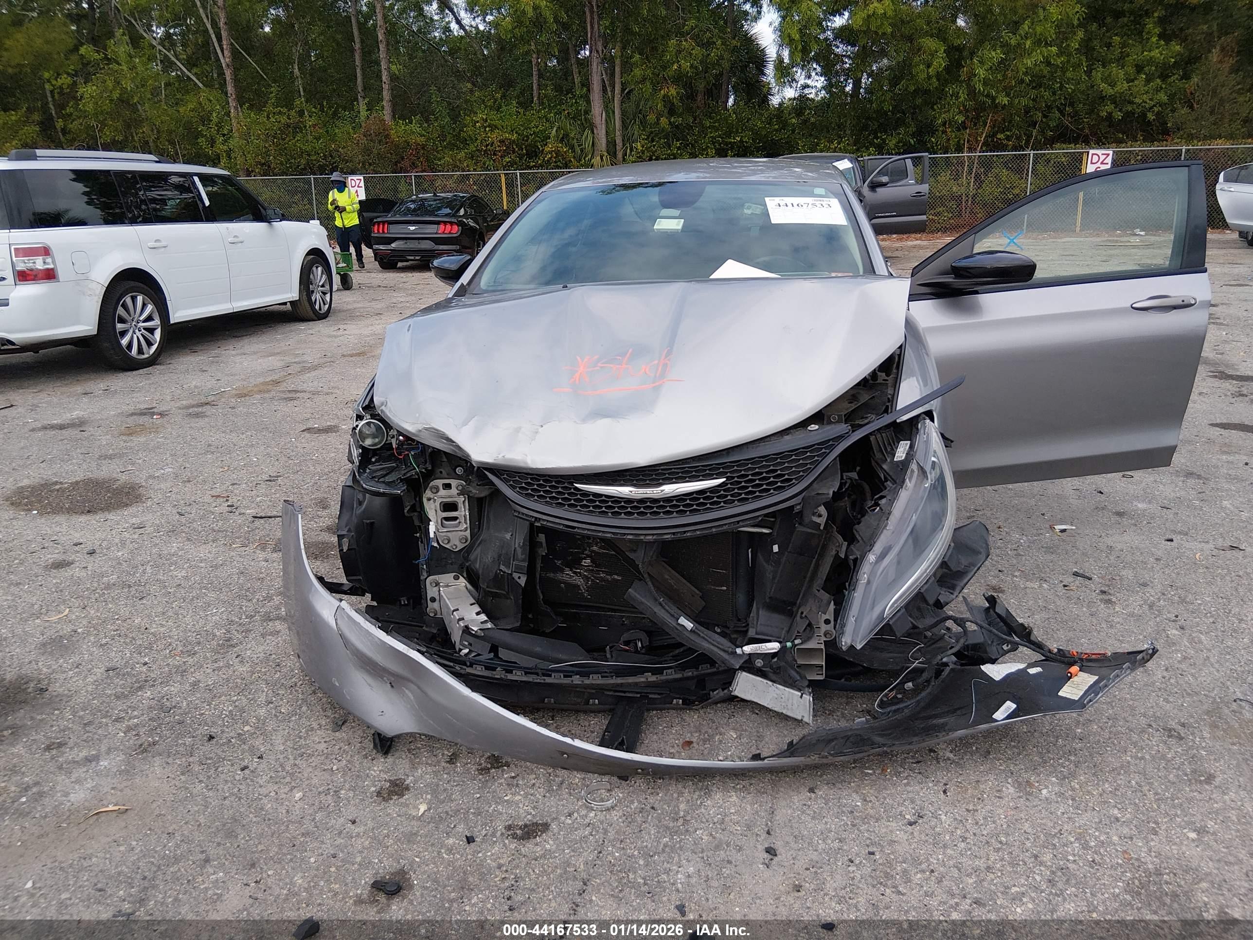 CHRYSLER 200 image 6