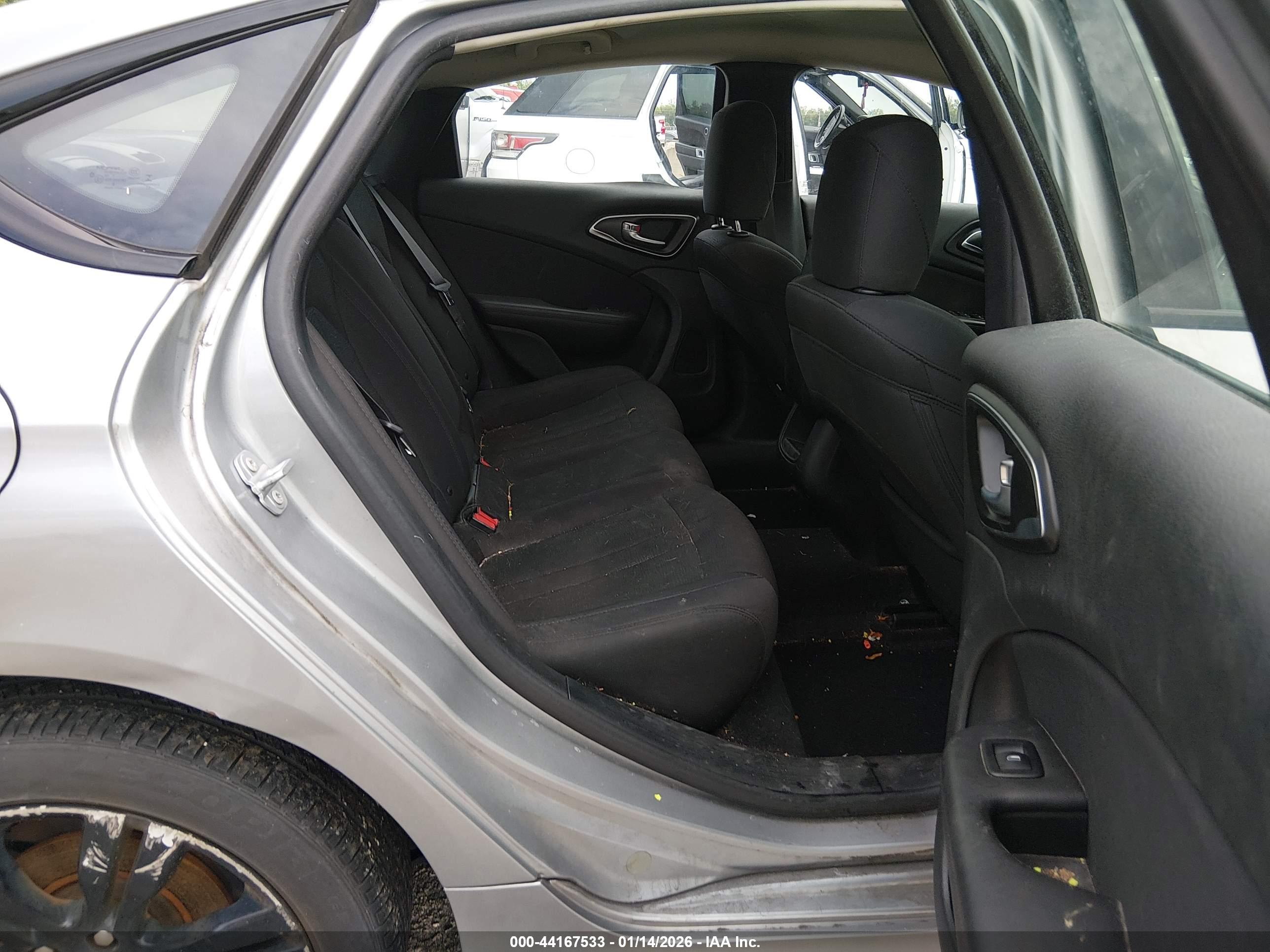 CHRYSLER 200 image 8