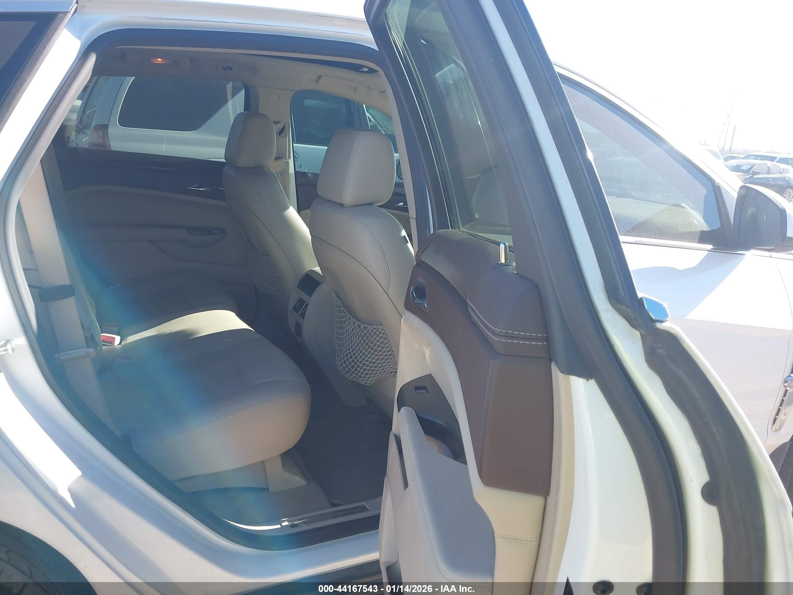 CADILLAC SRX image 8