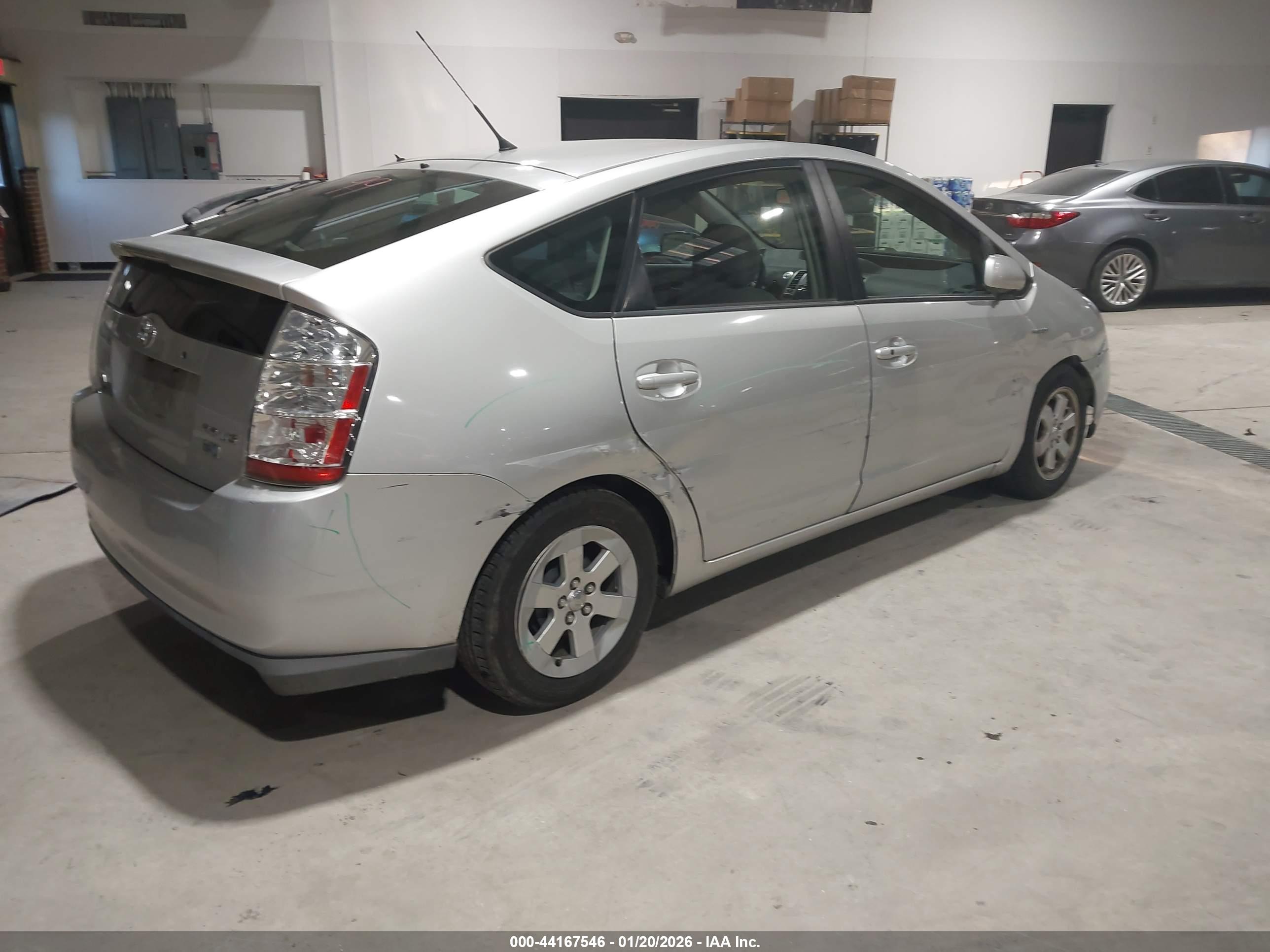 TOYOTA PRIUS image 4