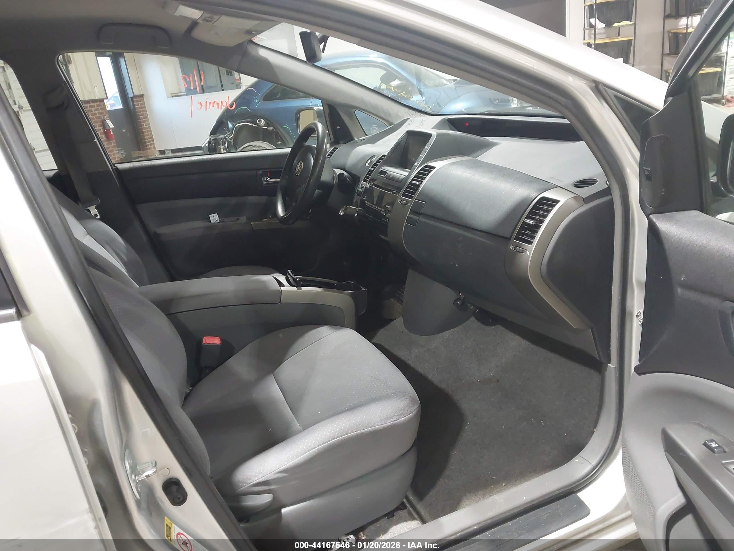 TOYOTA PRIUS image 5