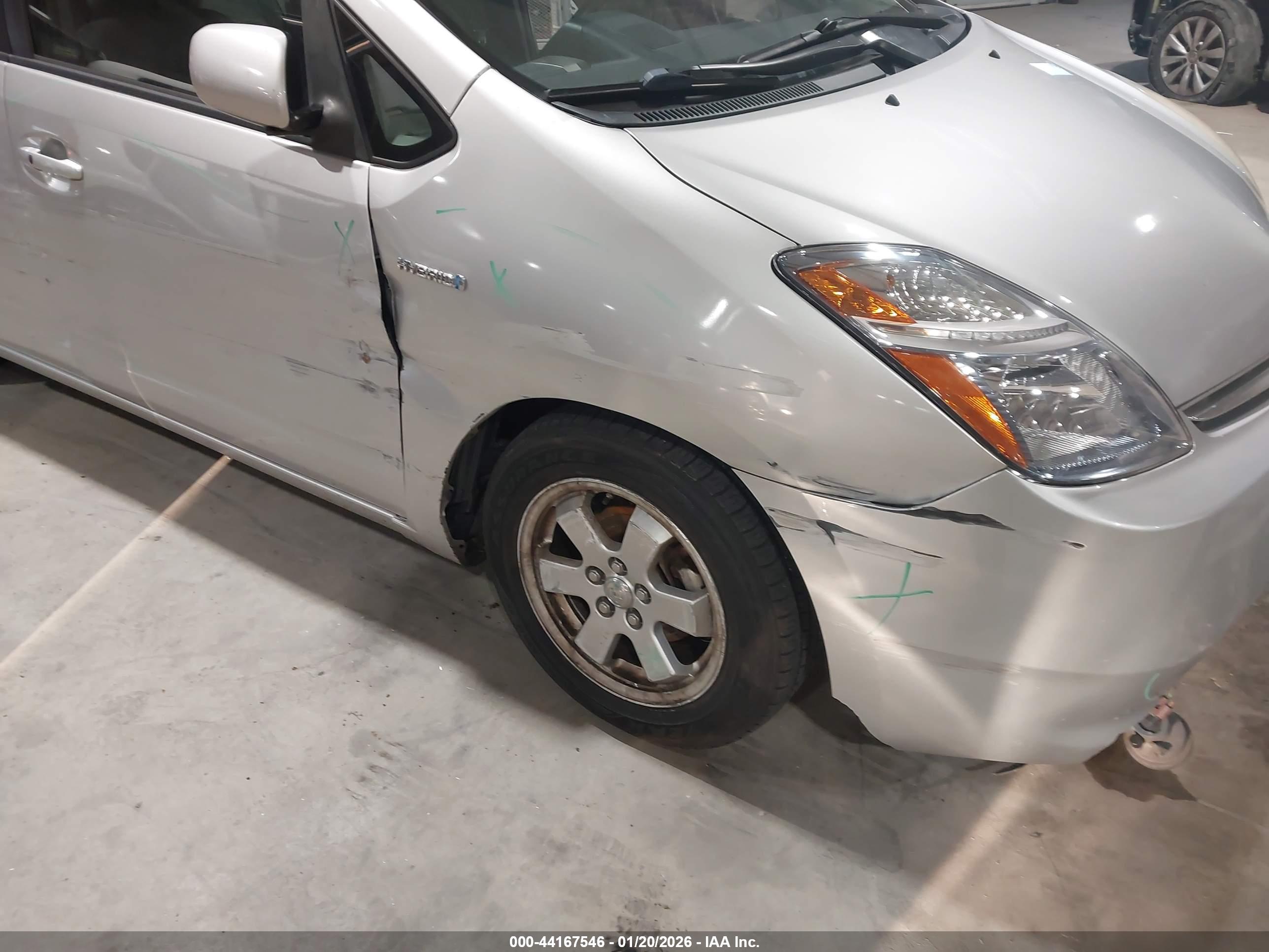 TOYOTA PRIUS image 6