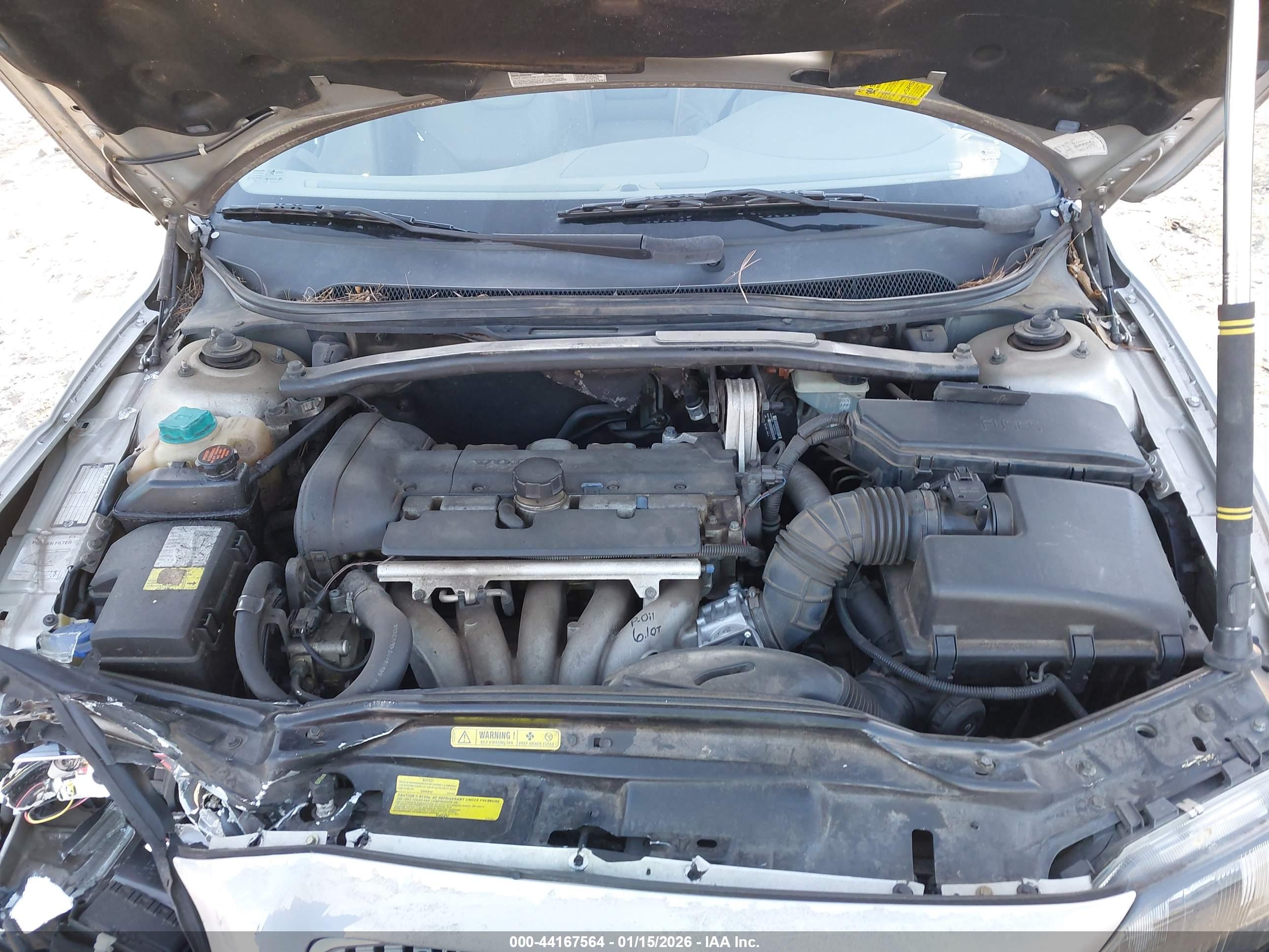 VOLVO V70 image 10