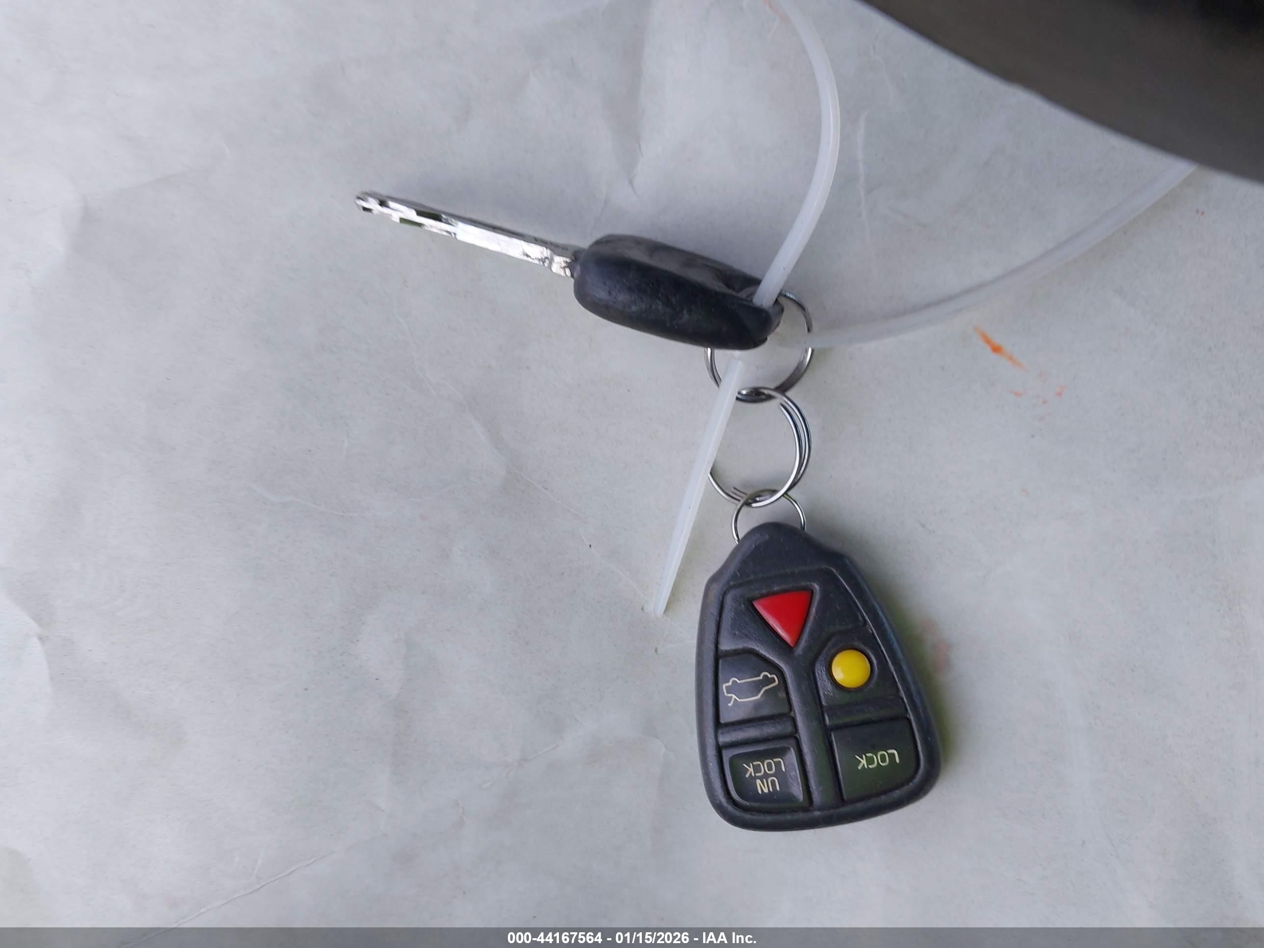 VOLVO V70 image 11