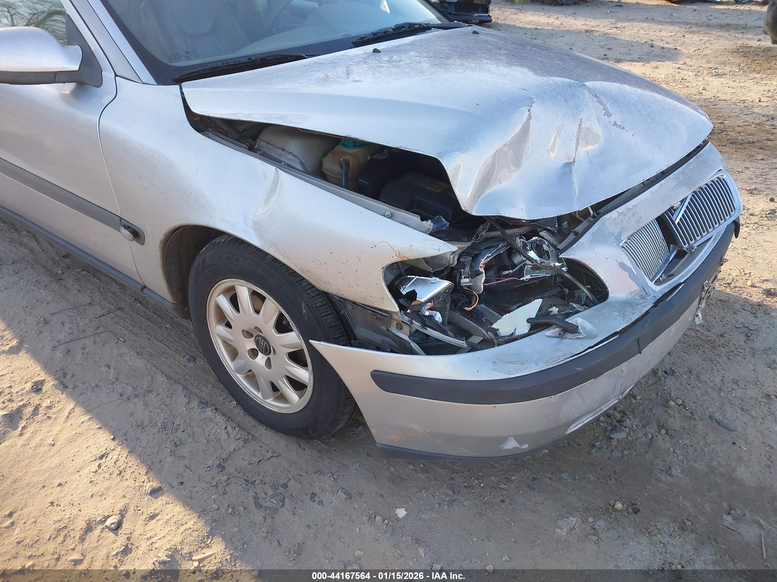 VOLVO V70 image 6