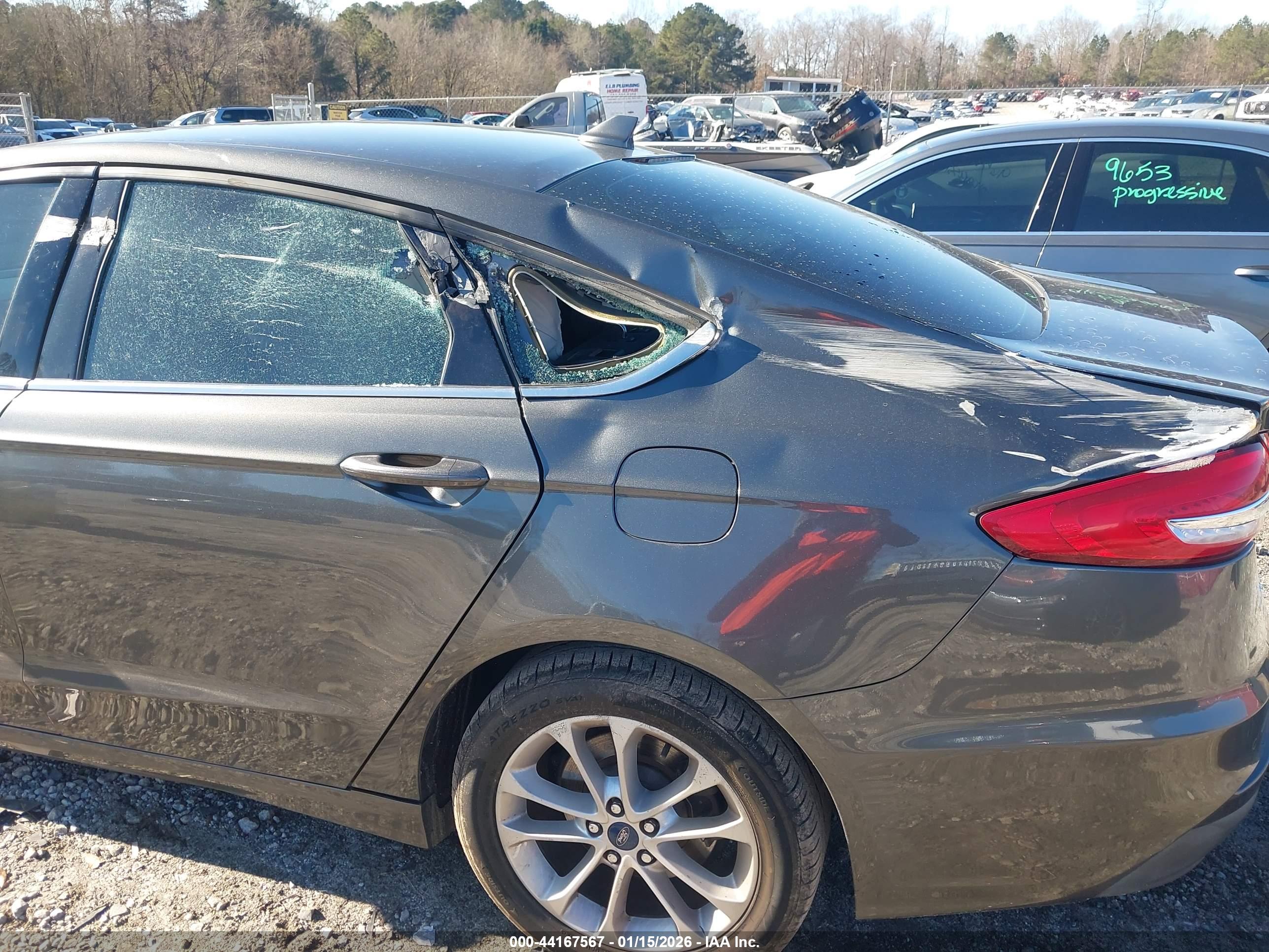 FORD FUSION image 6