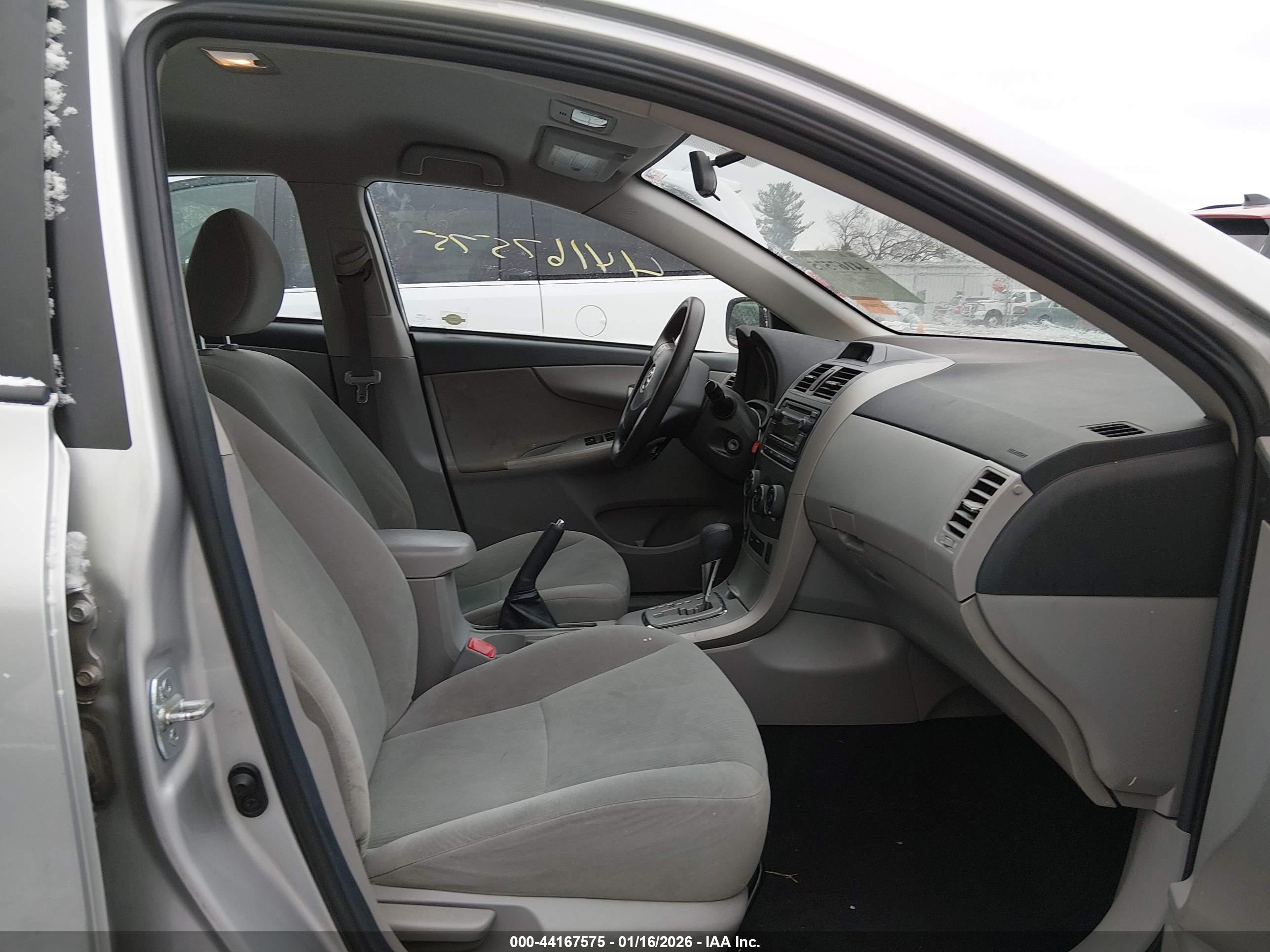 TOYOTA COROLLA image 5