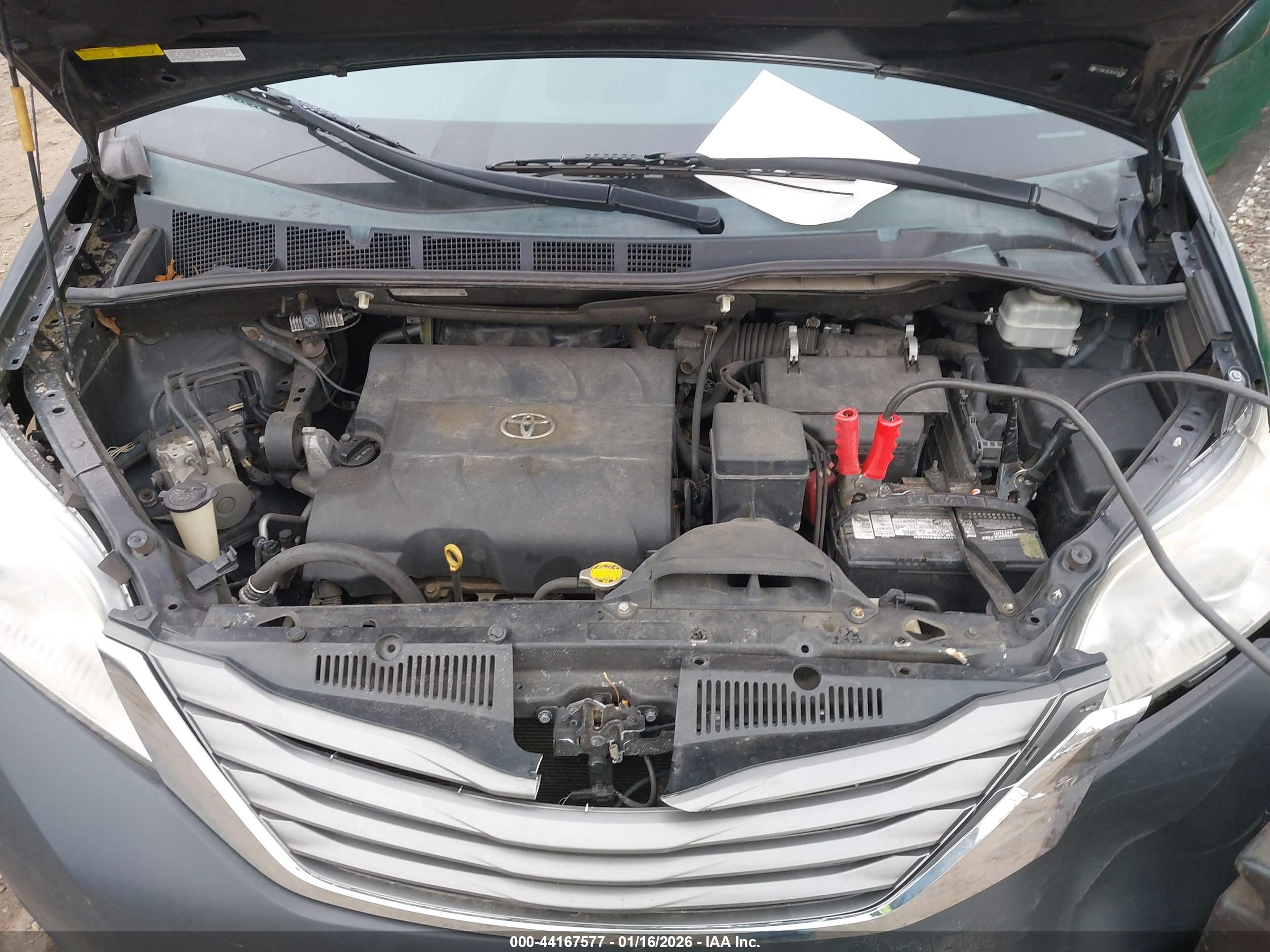 TOYOTA SIENNA image 10